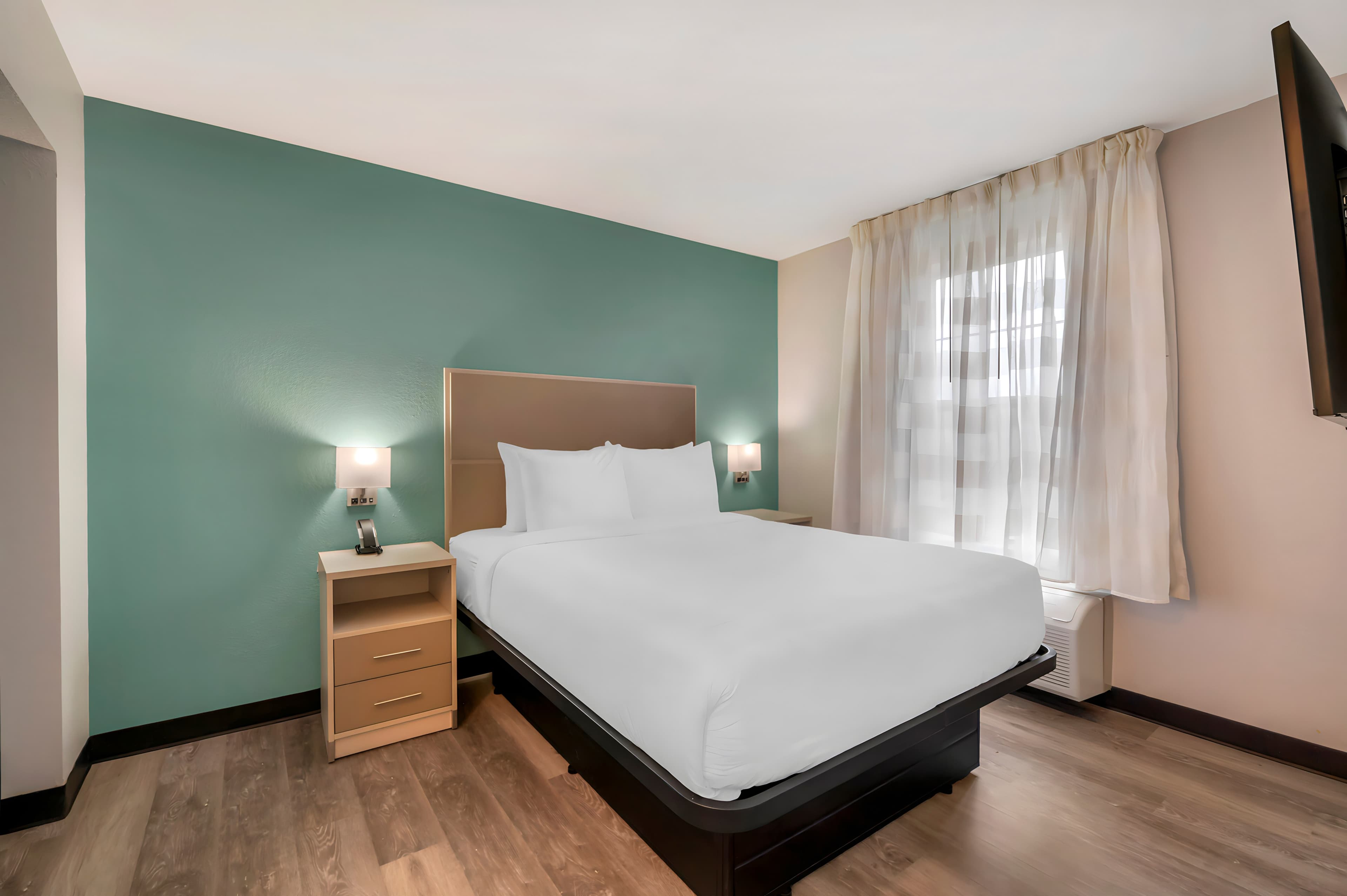 MainStay Suites Sterling near Dulles Town Center - Image 2