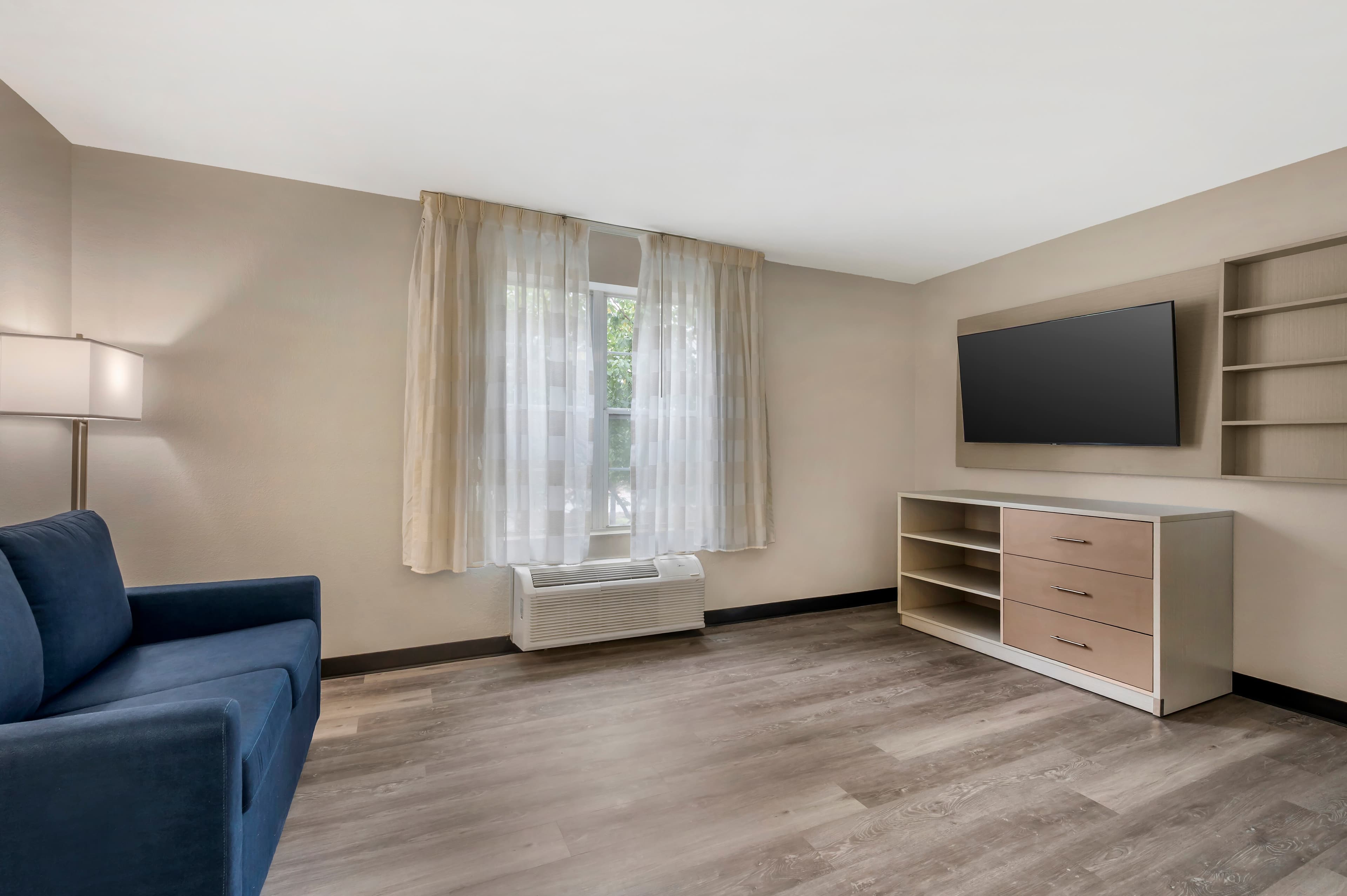 MainStay Suites Sterling near Dulles Town Center - Image 3