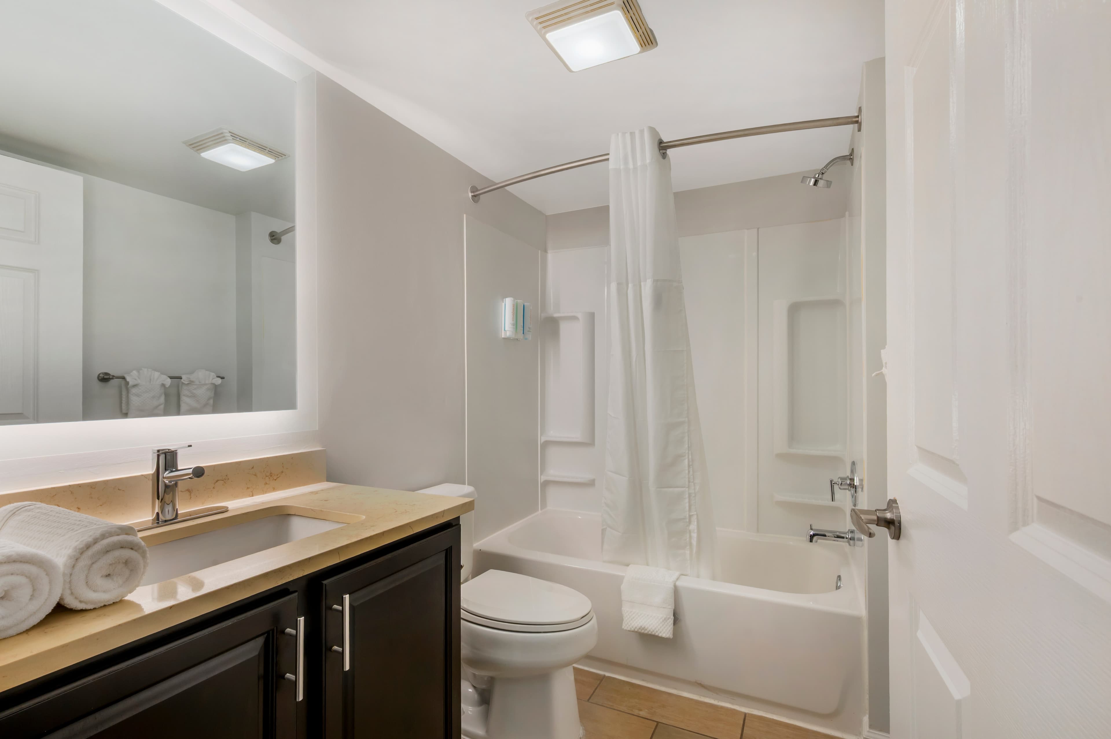 MainStay Suites Sterling near Dulles Town Center - Image 5
