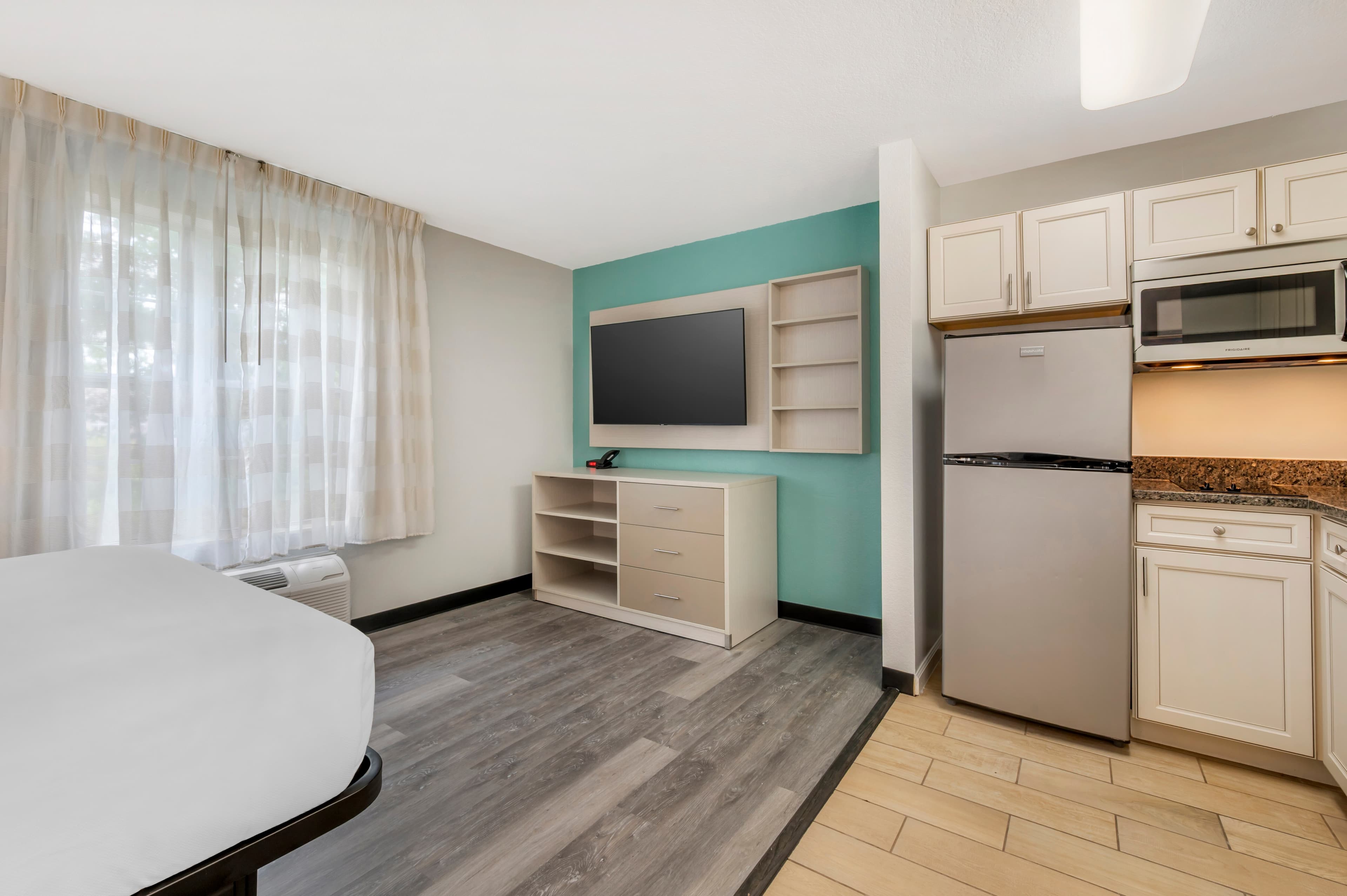 MainStay Suites Sterling near Dulles Town Center — 8