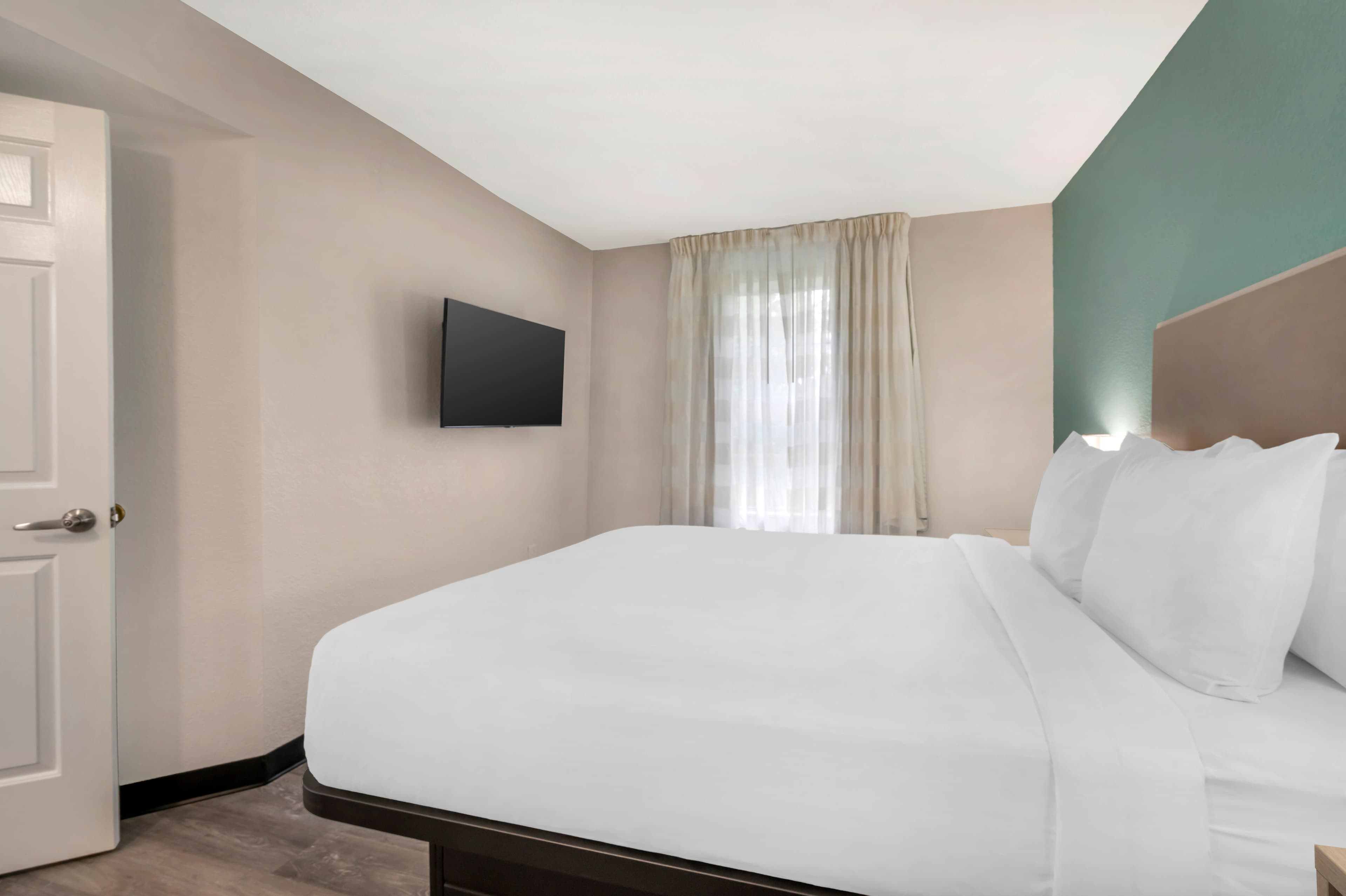 MainStay Suites Sterling near Dulles Town Center — 12