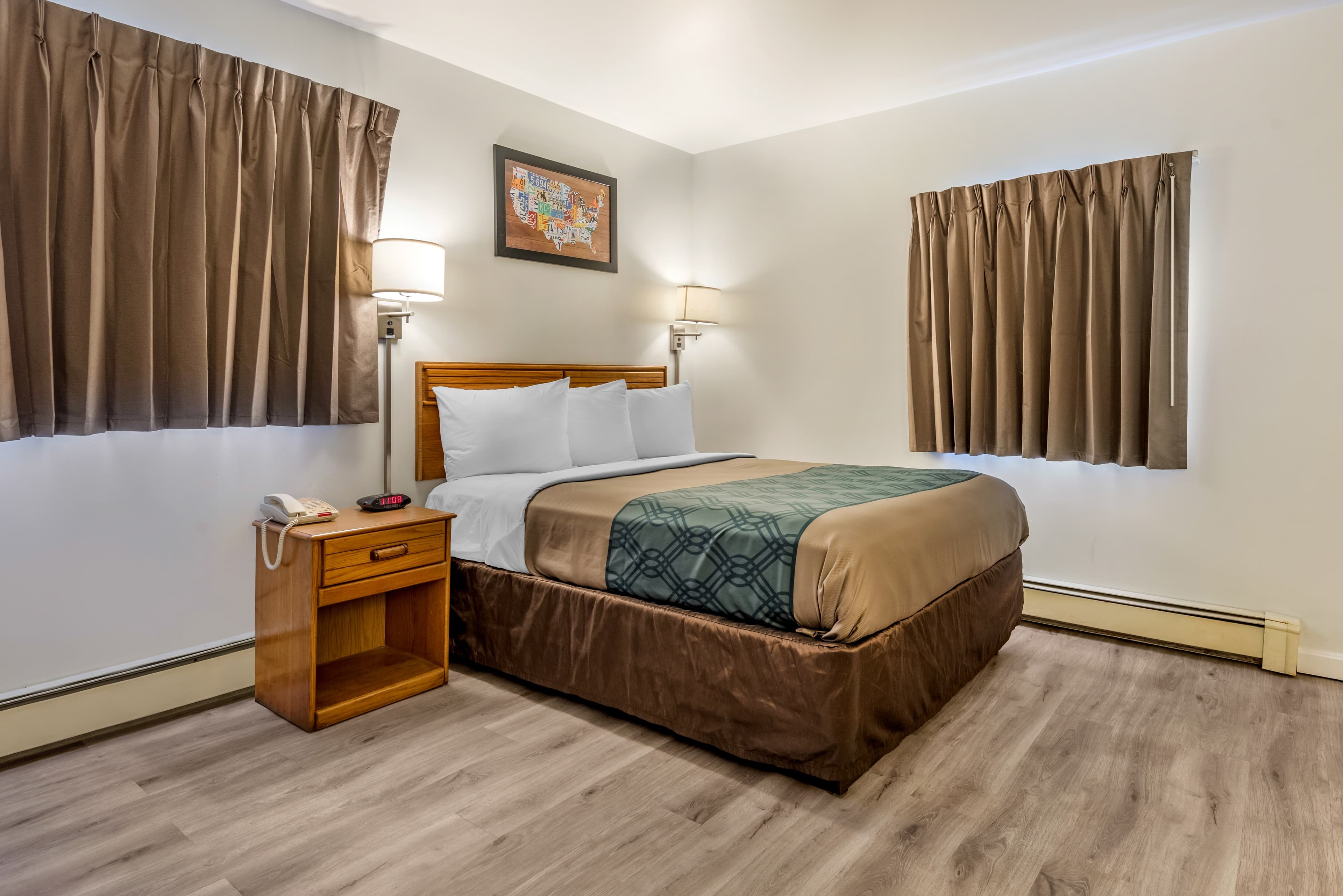 Econo Lodge Saint Albans — 8