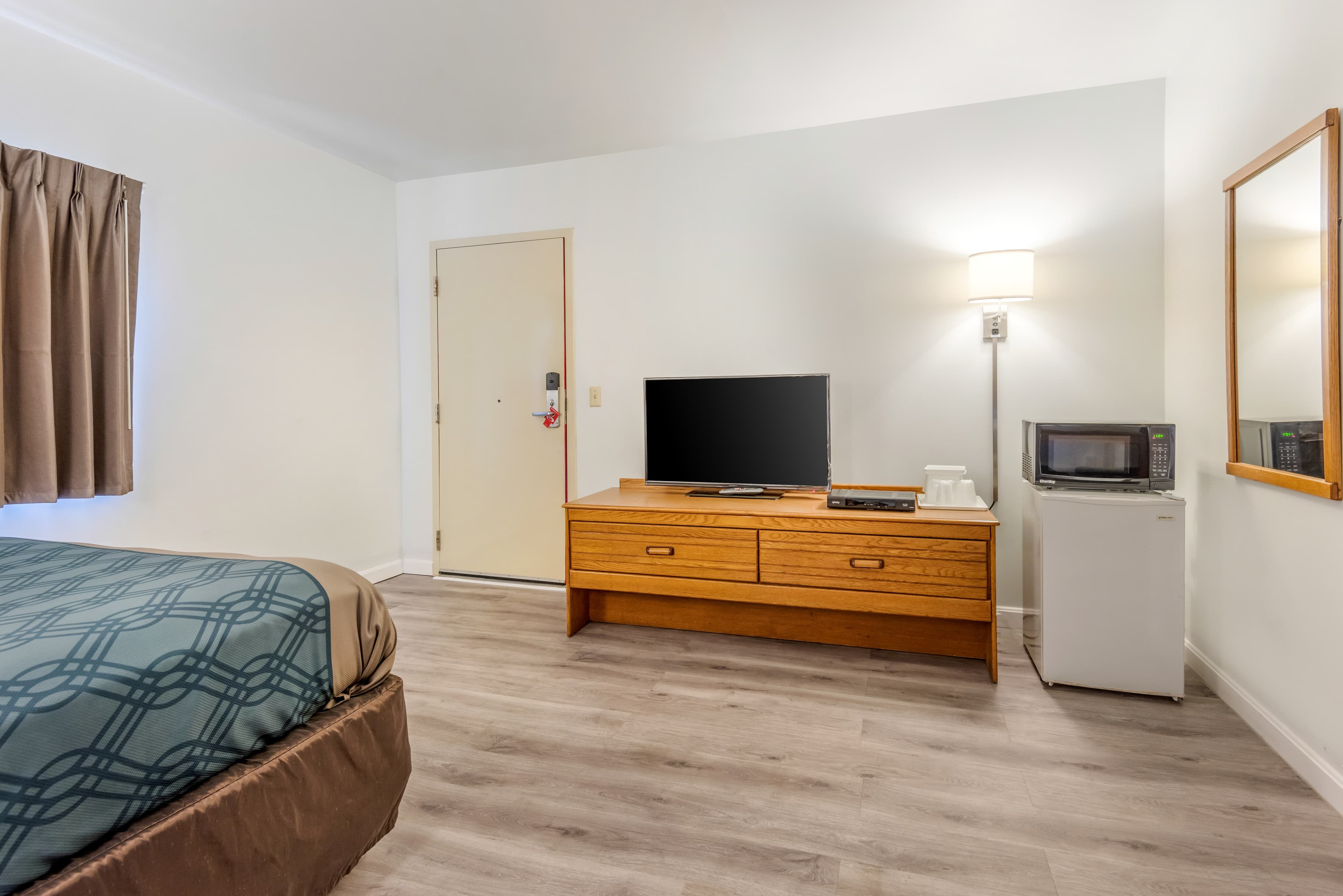 Econo Lodge Saint Albans — 10