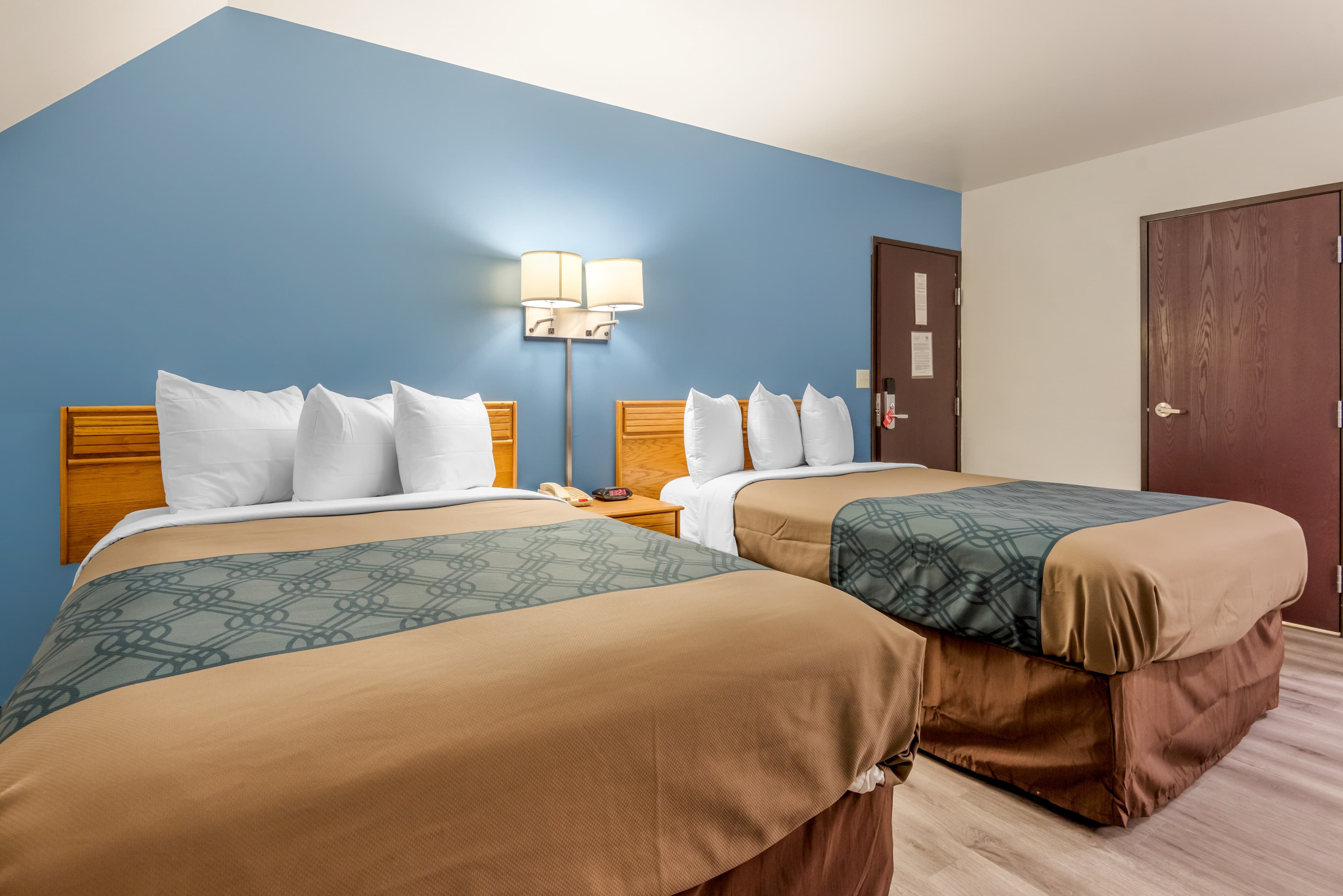 Econo Lodge Saint Albans - Image 5