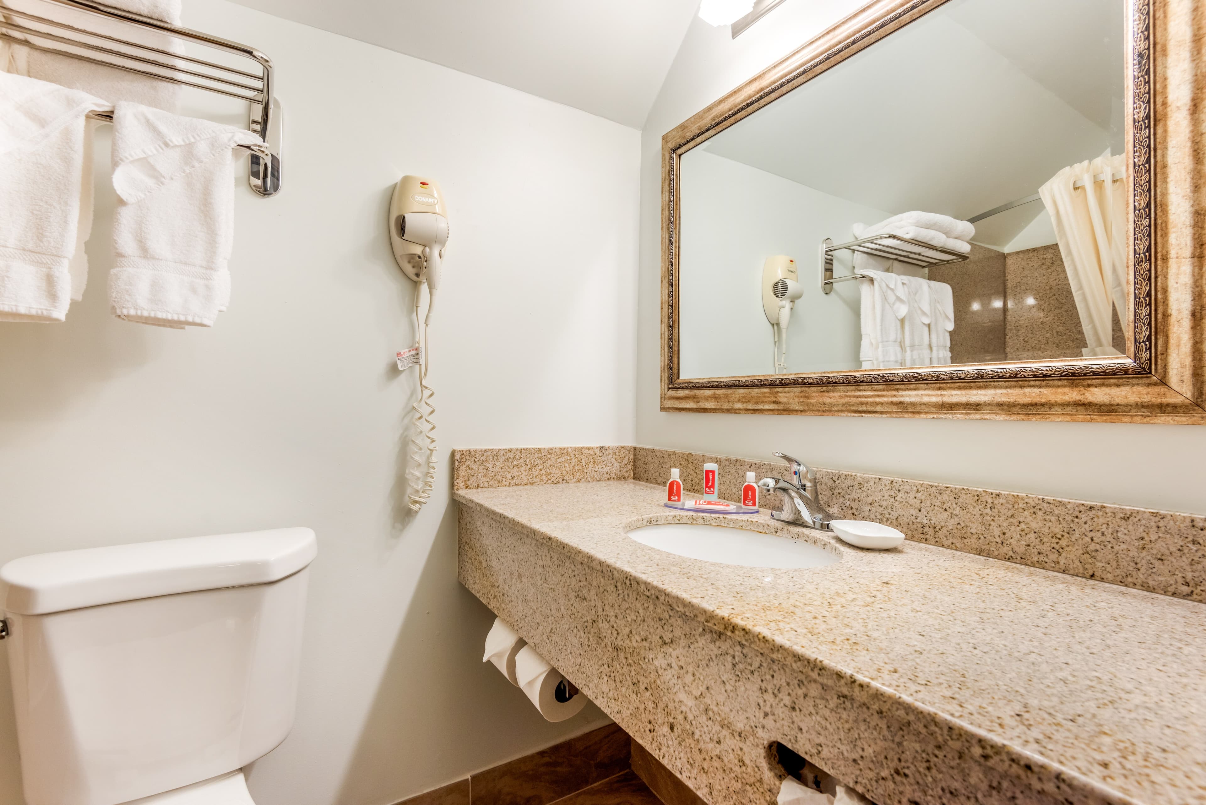 Econo Lodge Saint Albans — 6