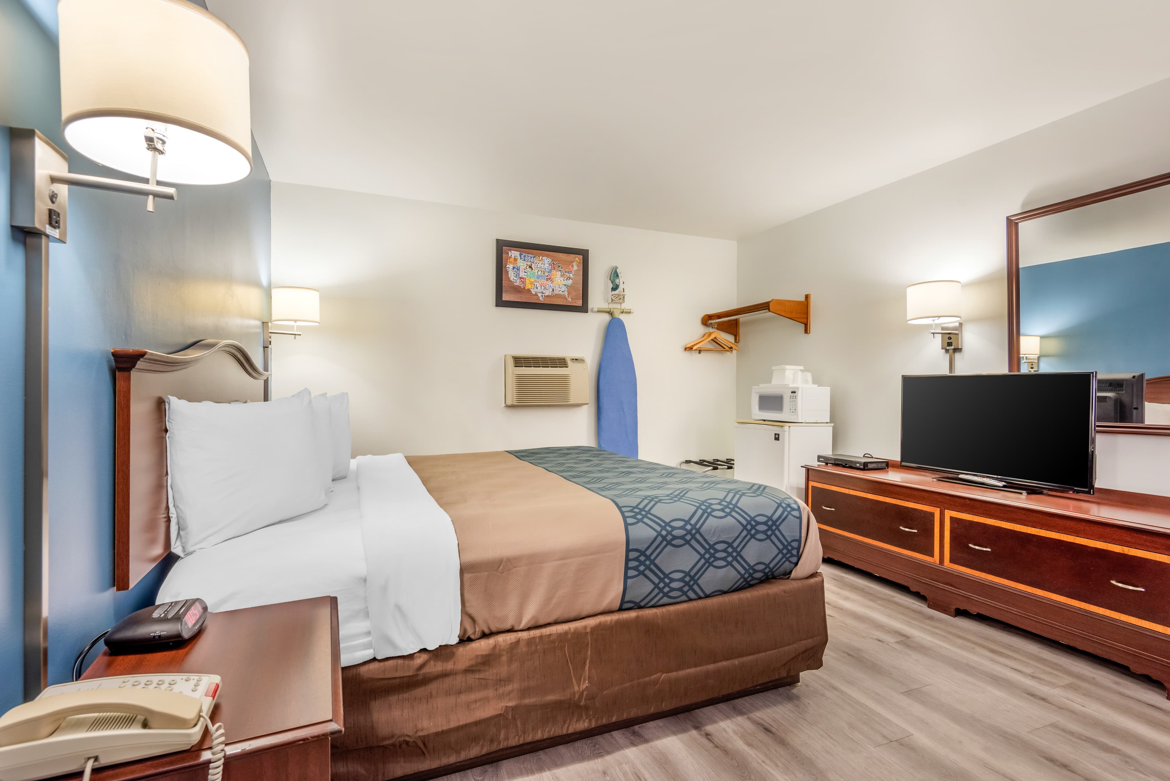 Econo Lodge Saint Albans — 13