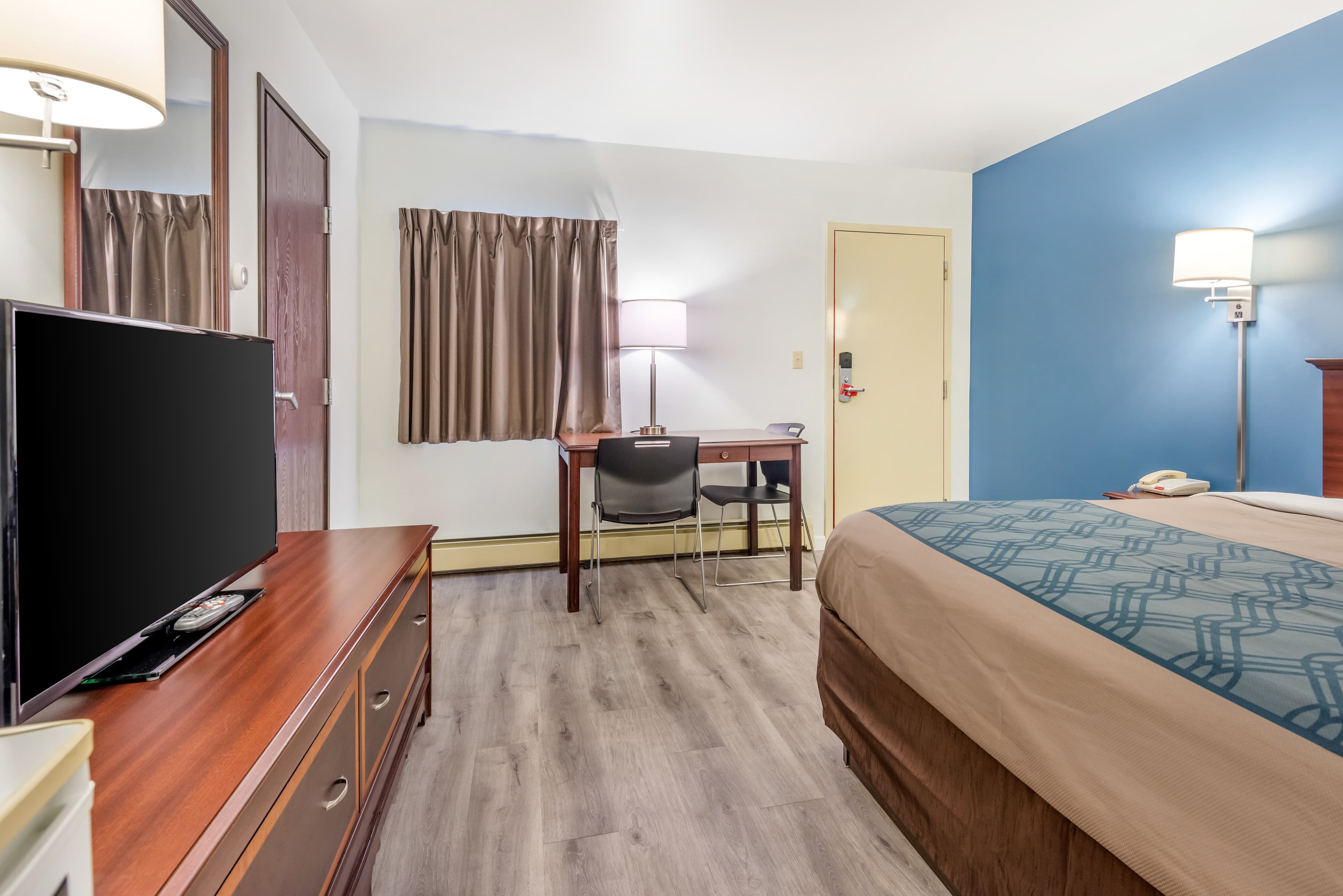 Econo Lodge Saint Albans — 14