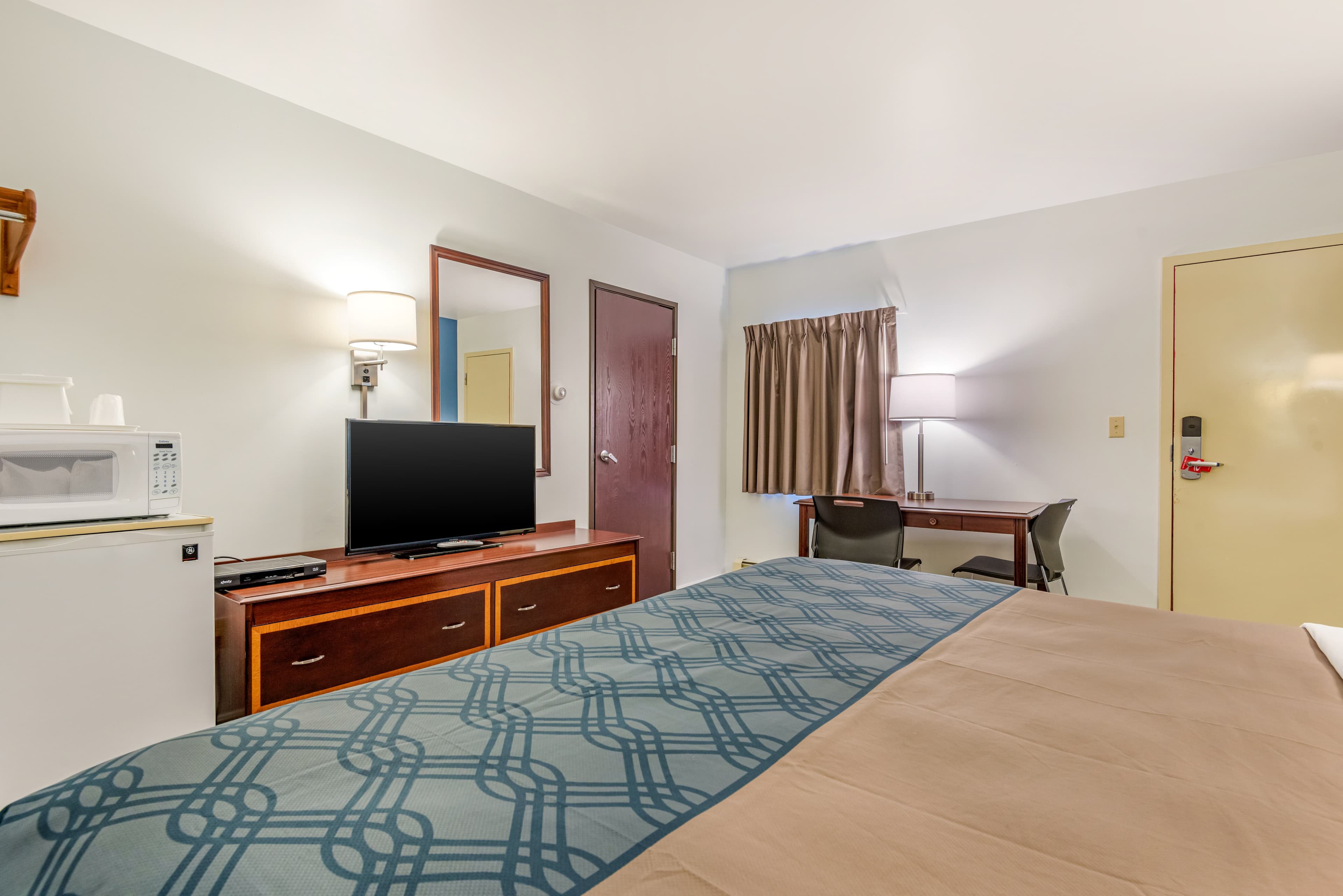 Econo Lodge Saint Albans — 15