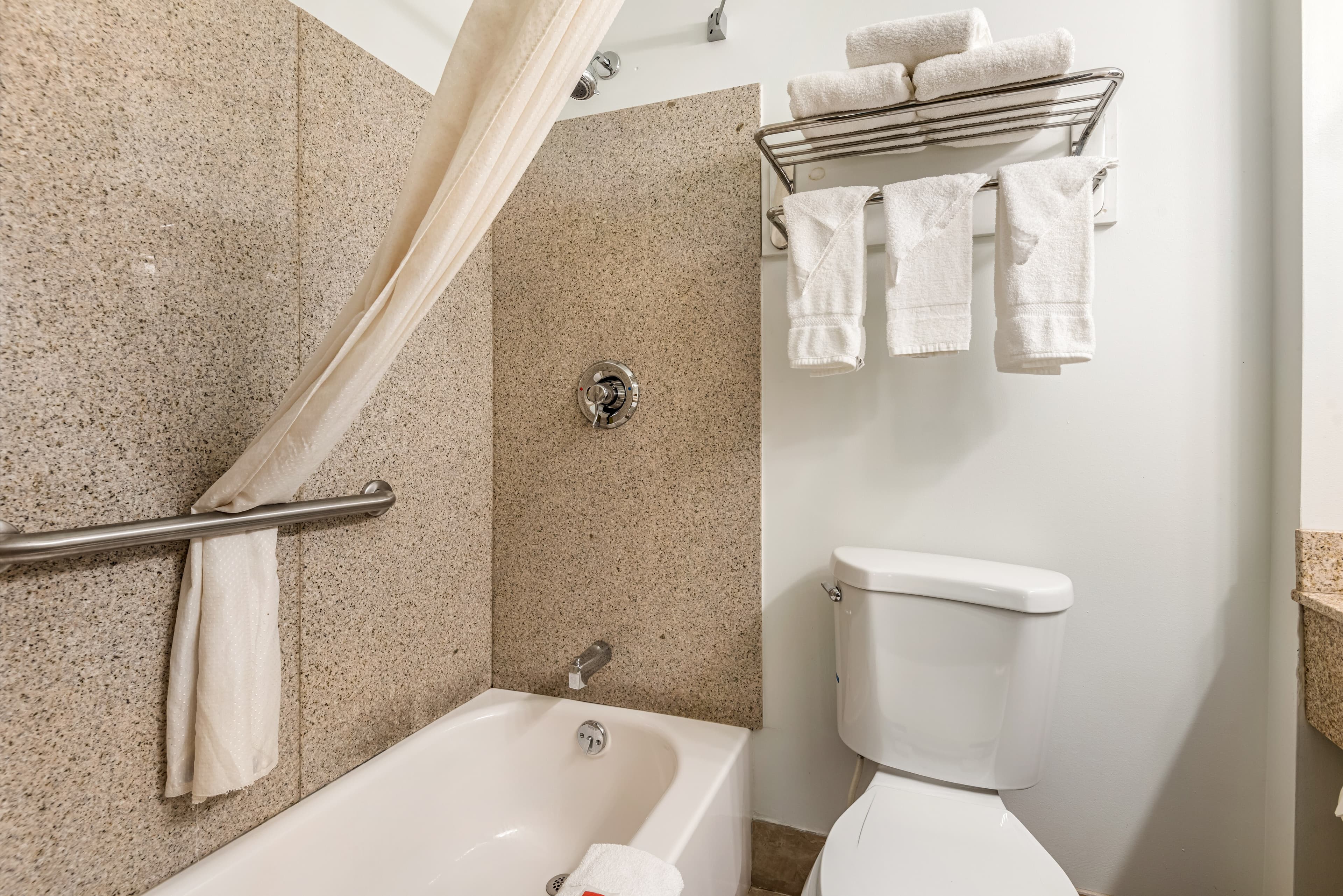 Econo Lodge Saint Albans — 16