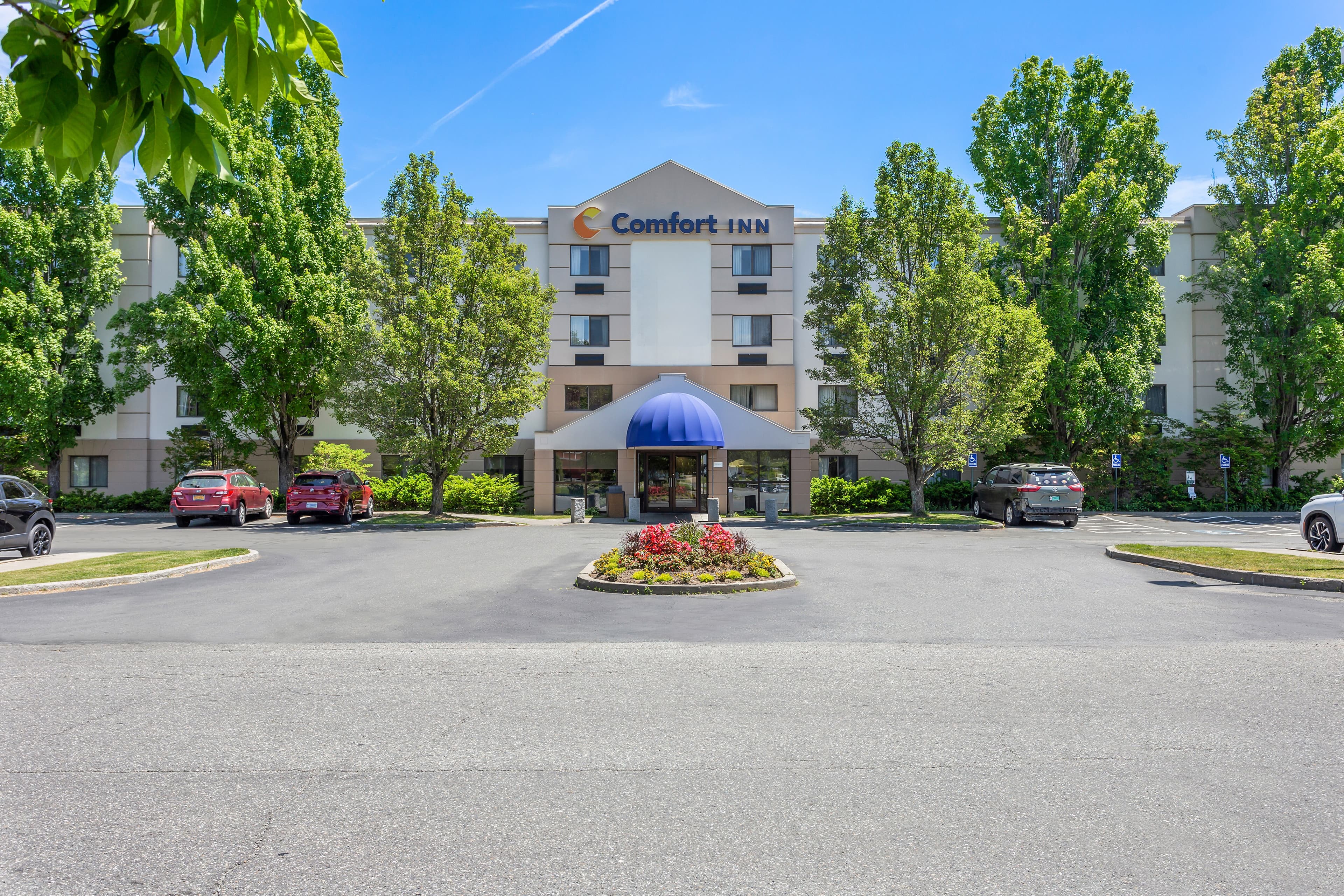 Comfort Inn White River Junction - Image 1