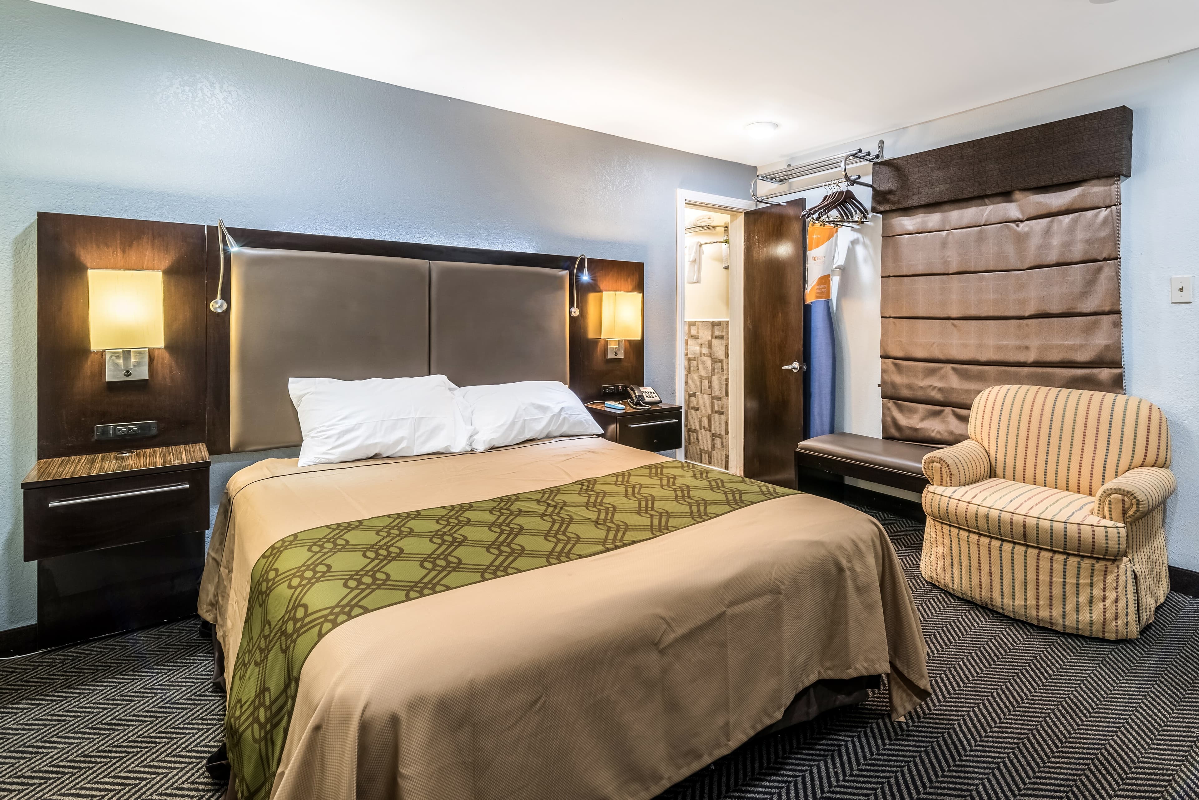 Econo Lodge Rutland City near Hwy 7 — 10