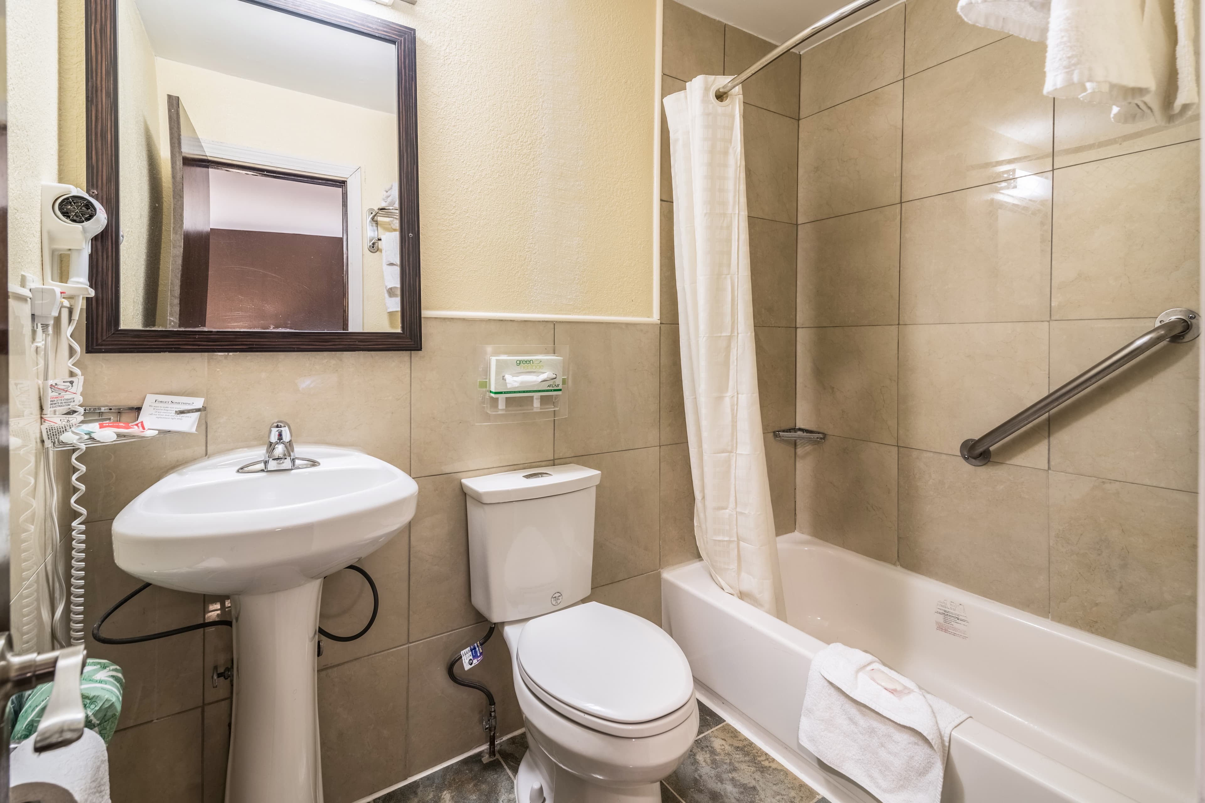 Econo Lodge Rutland City near Hwy 7 — 16