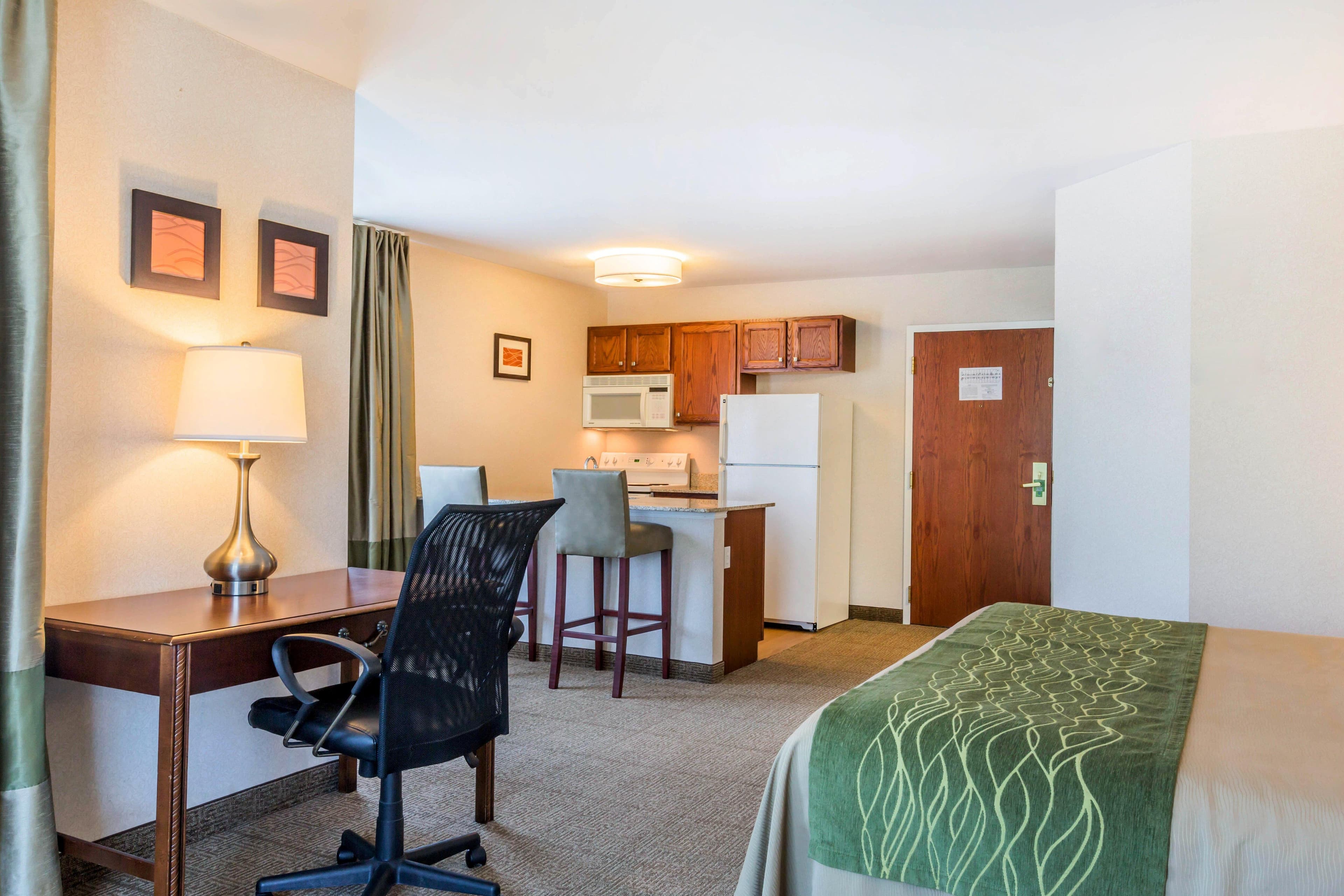 Comfort Inn & Suites South Burlington near University — 7