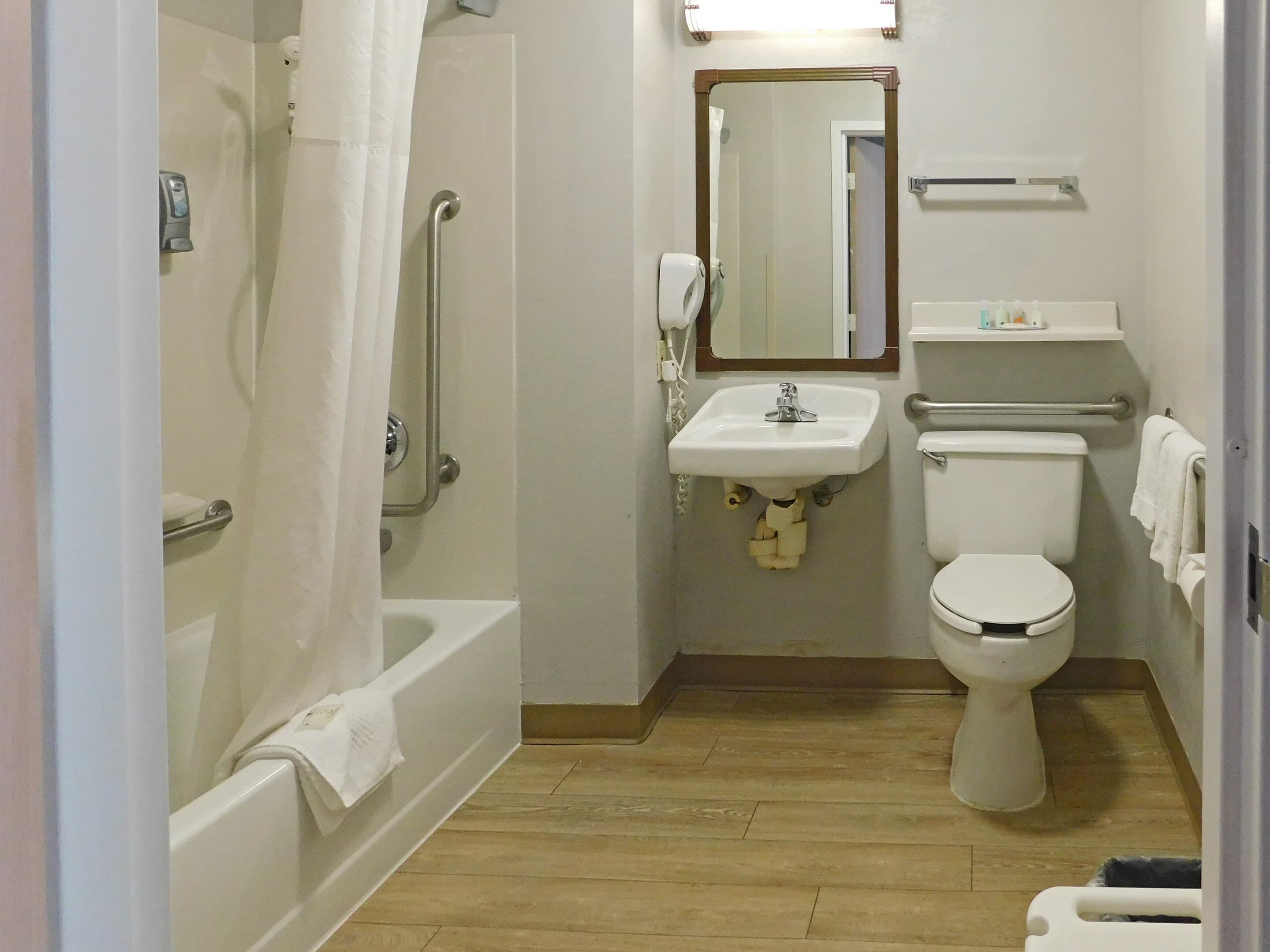 Quality Inn Colchester - Burlington - Image 3