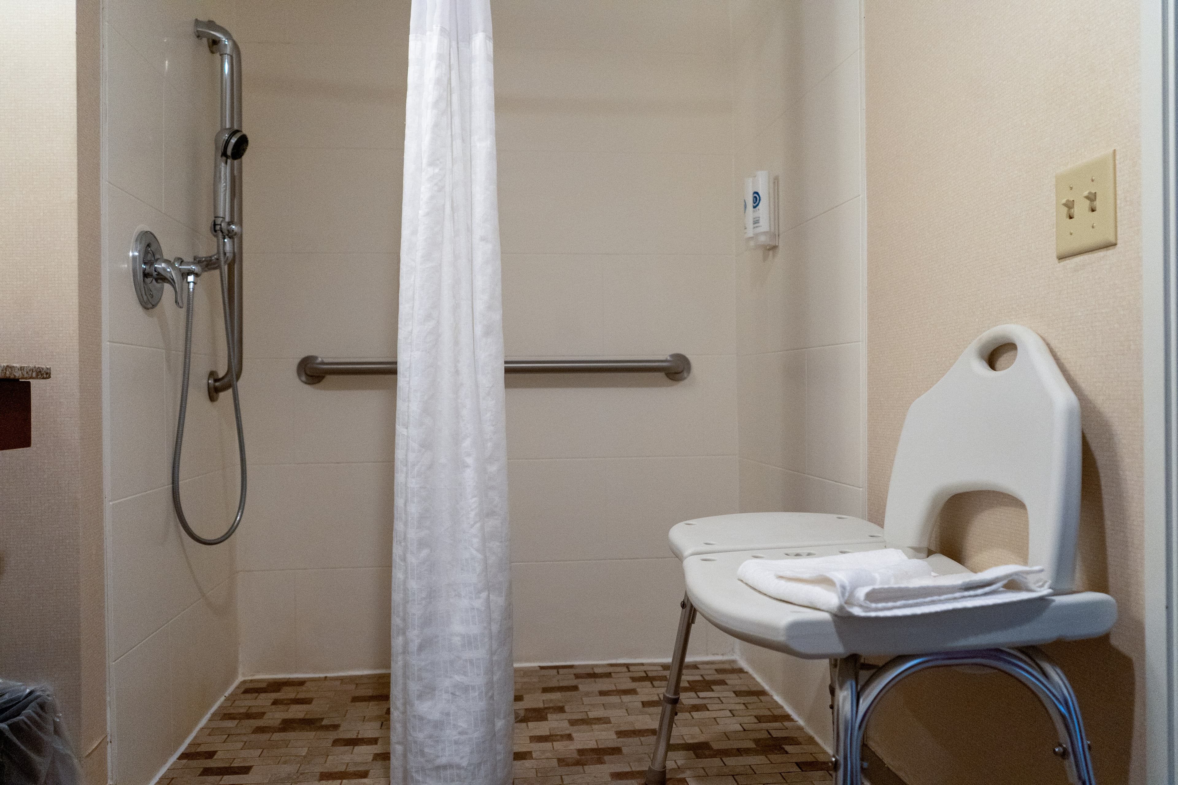 Comfort Inn & Suites Brattleboro I-91 - Image 3