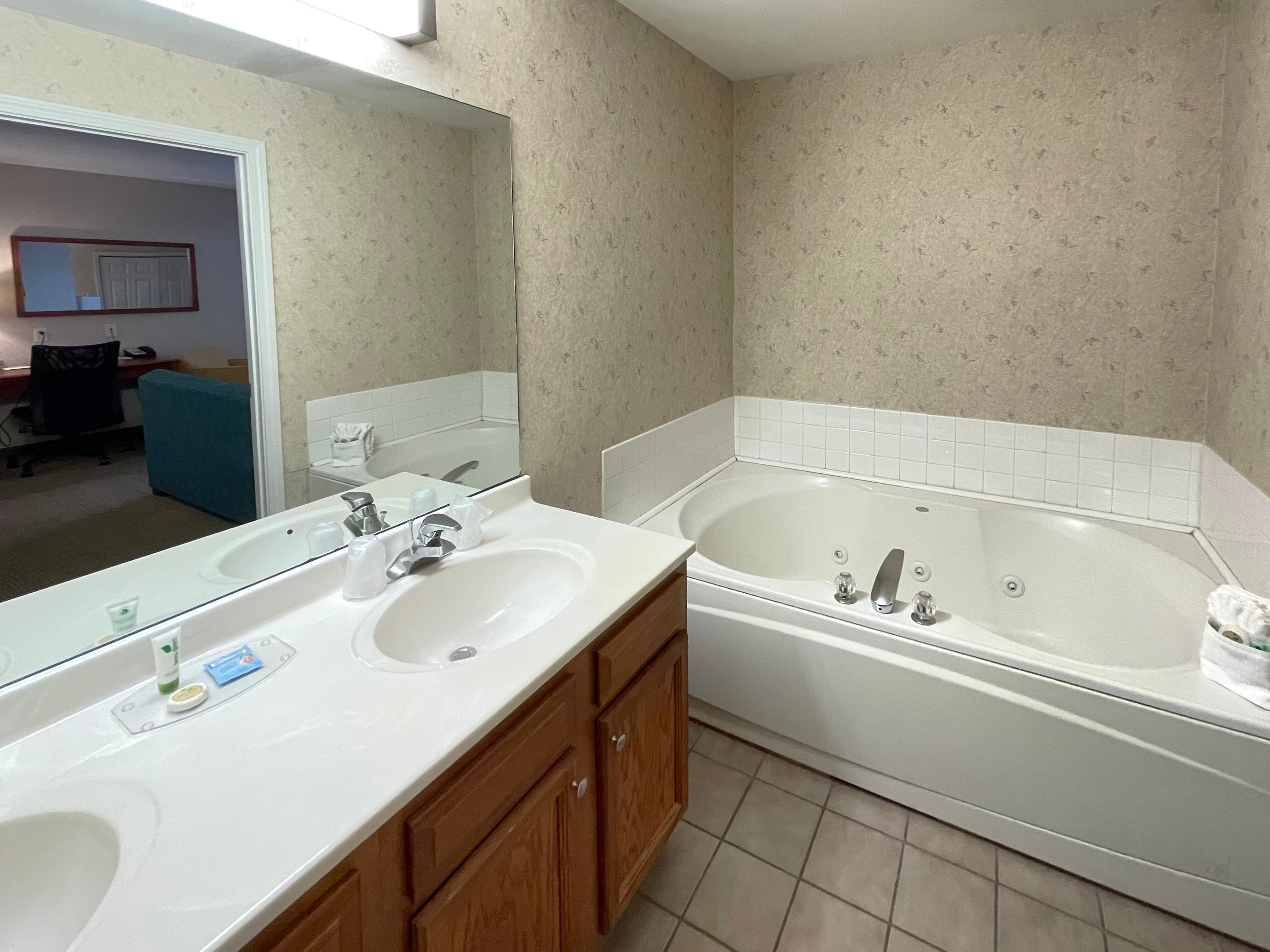 Smart Suites, an Ascend Collection Hotel — 15