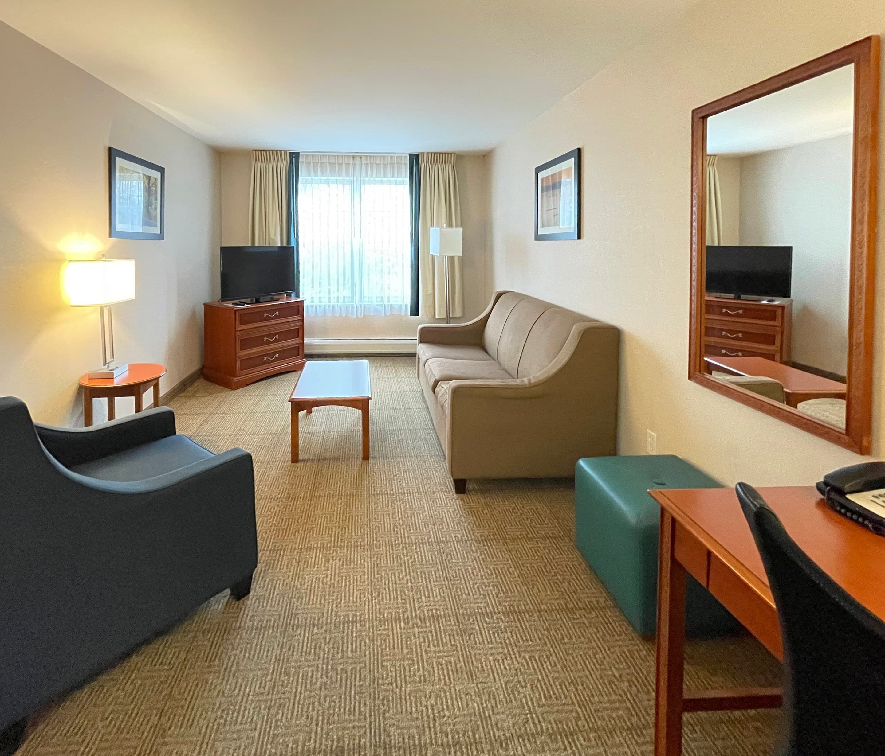 Smart Suites, an Ascend Collection Hotel - Image 4
