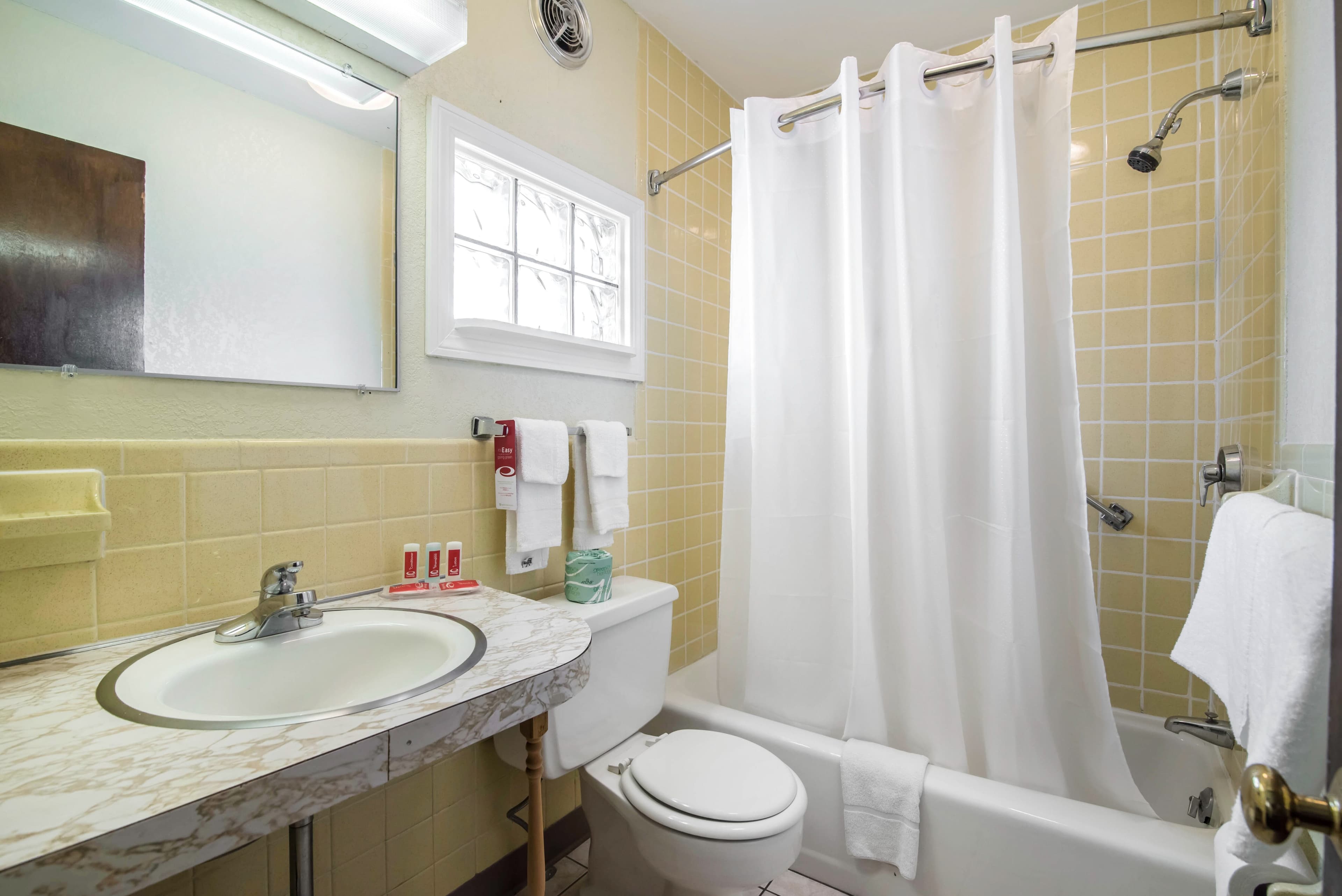 Econo Lodge Brattleboro South - Image 3