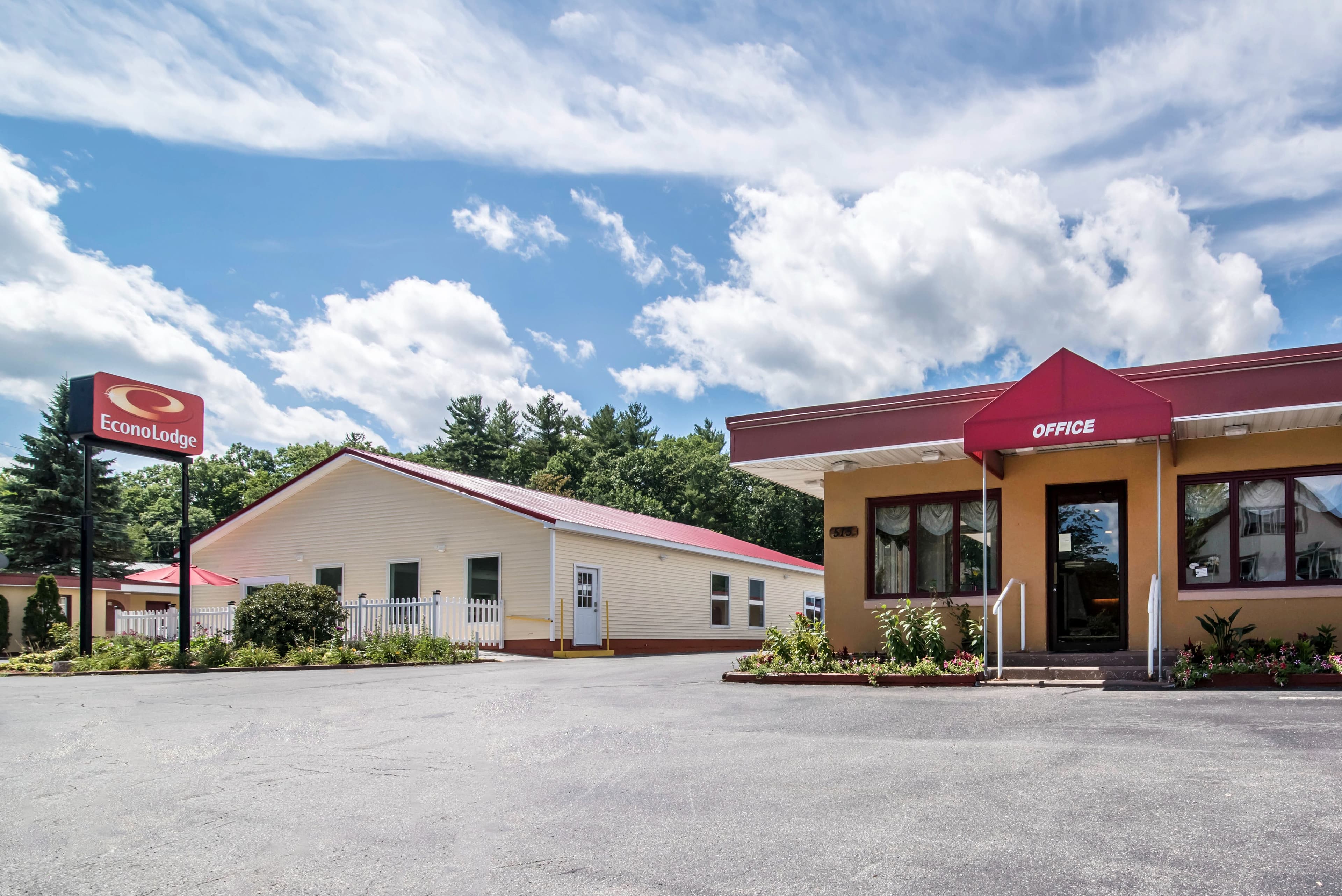 Econo Lodge Brattleboro South - Image 1