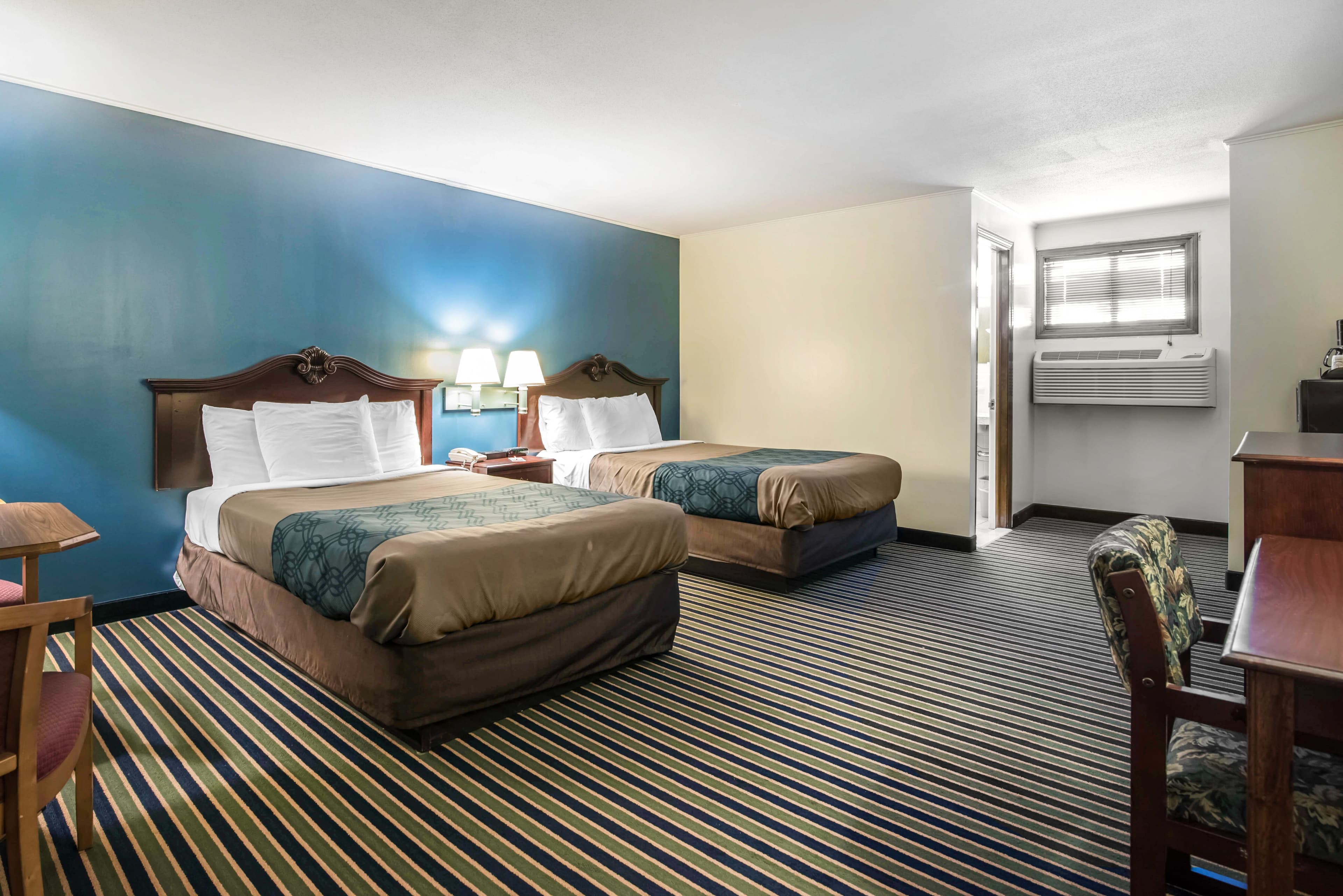 Econo Lodge Brattleboro South - Image 2