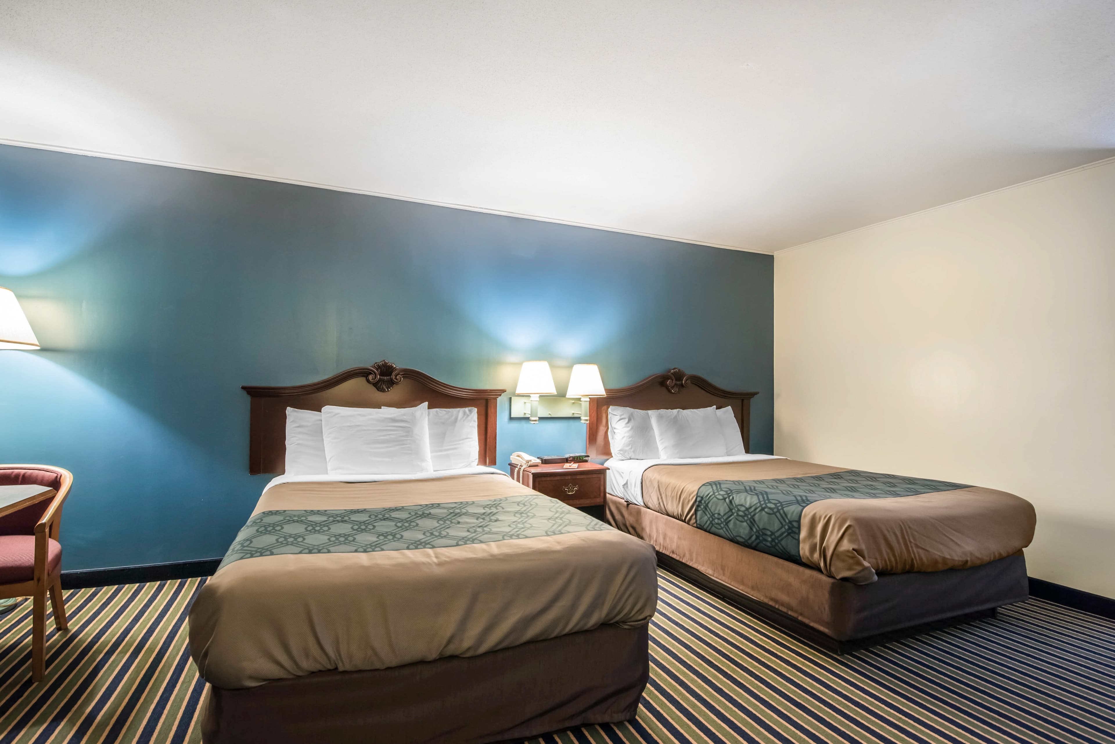 Econo Lodge Brattleboro South — 6