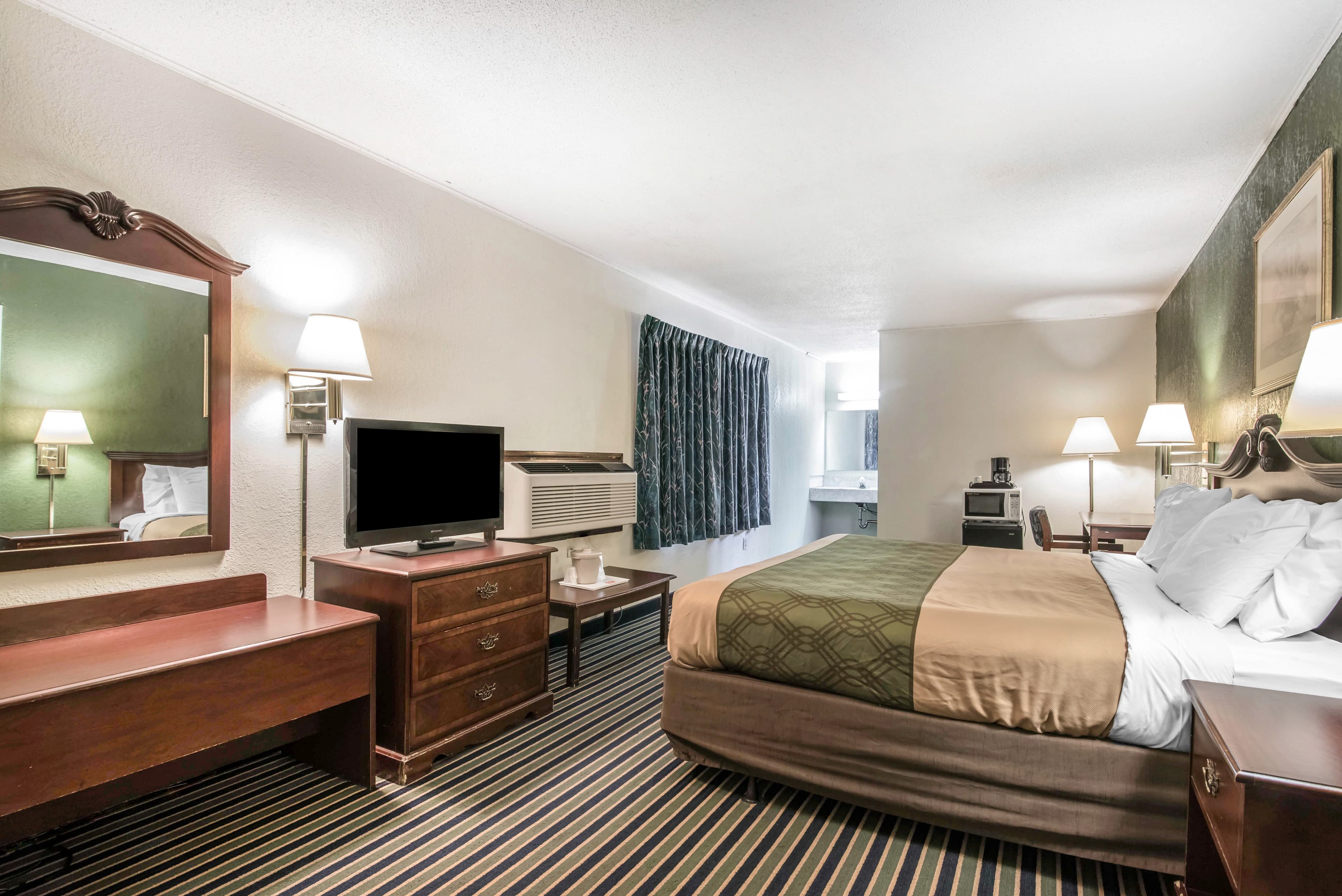 Econo Lodge Brattleboro South — 7