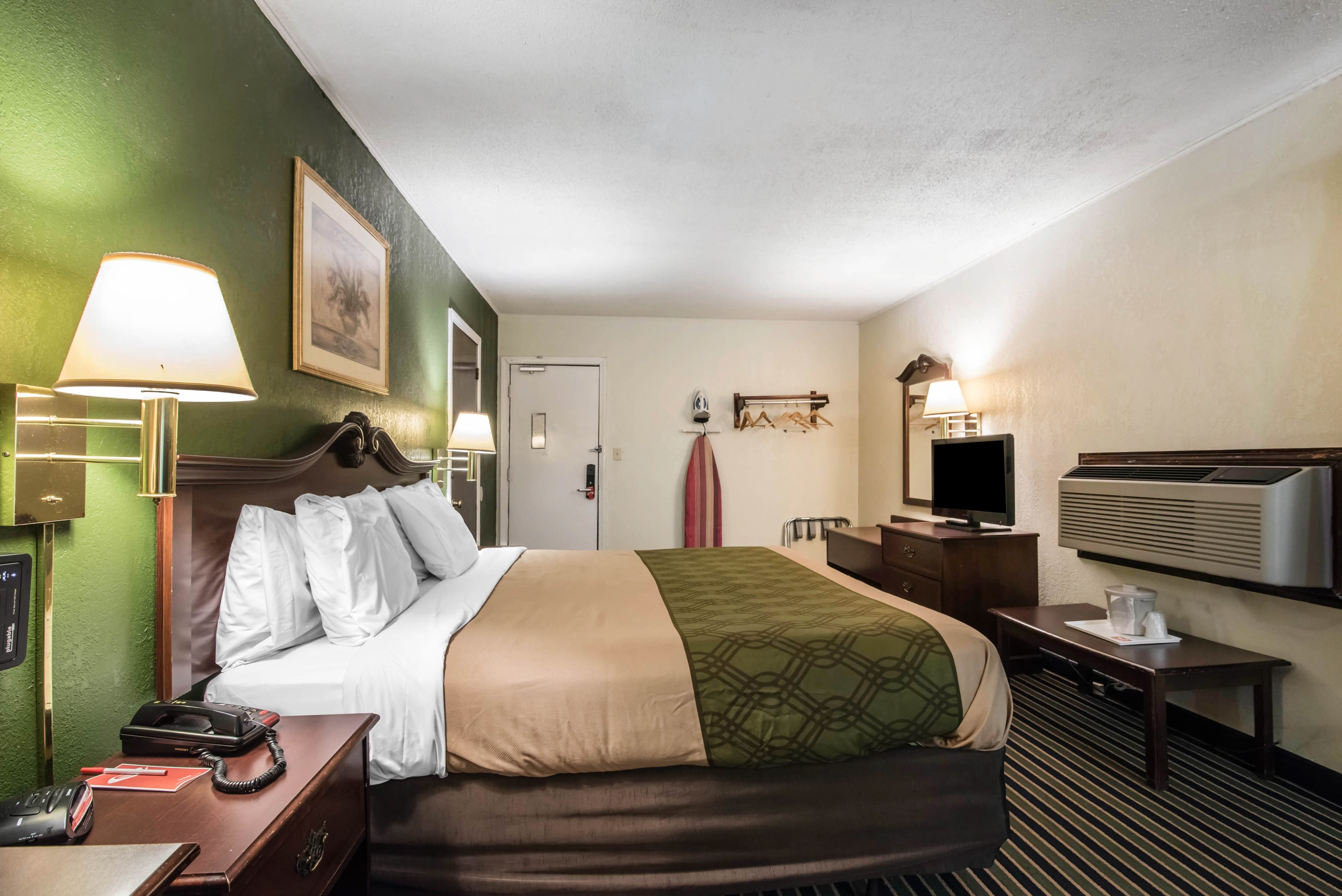 Econo Lodge Brattleboro South — 11