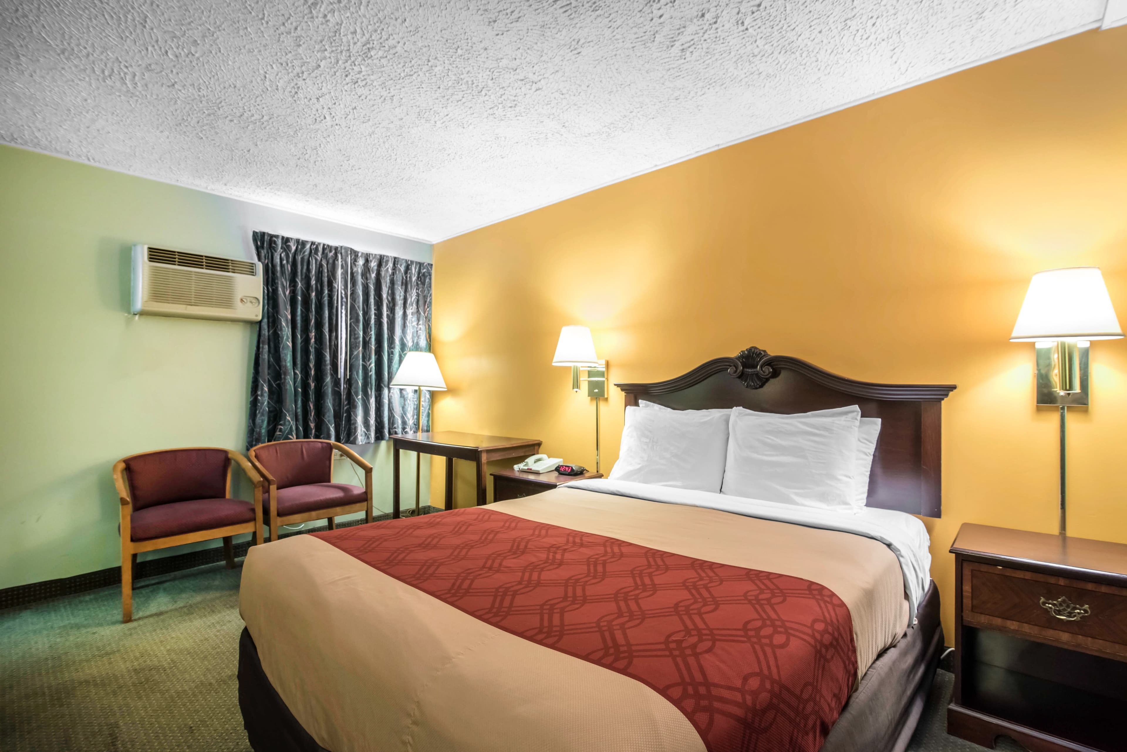 Econo Lodge Brattleboro South — 12