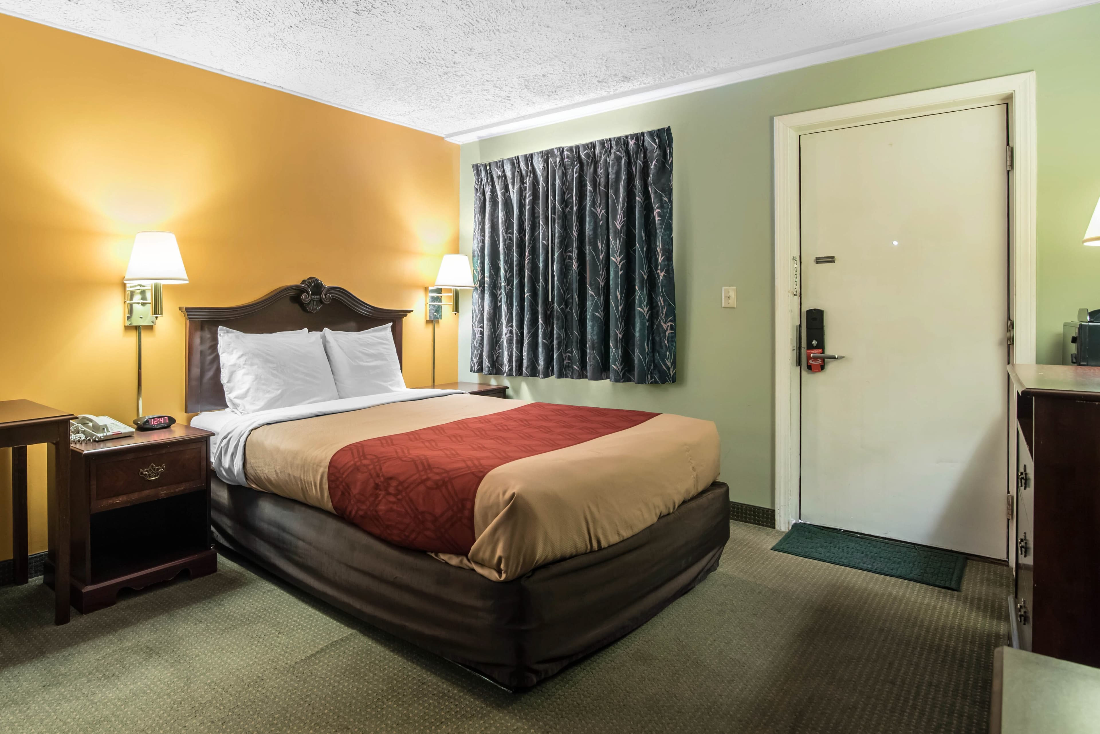 Econo Lodge Brattleboro South — 16