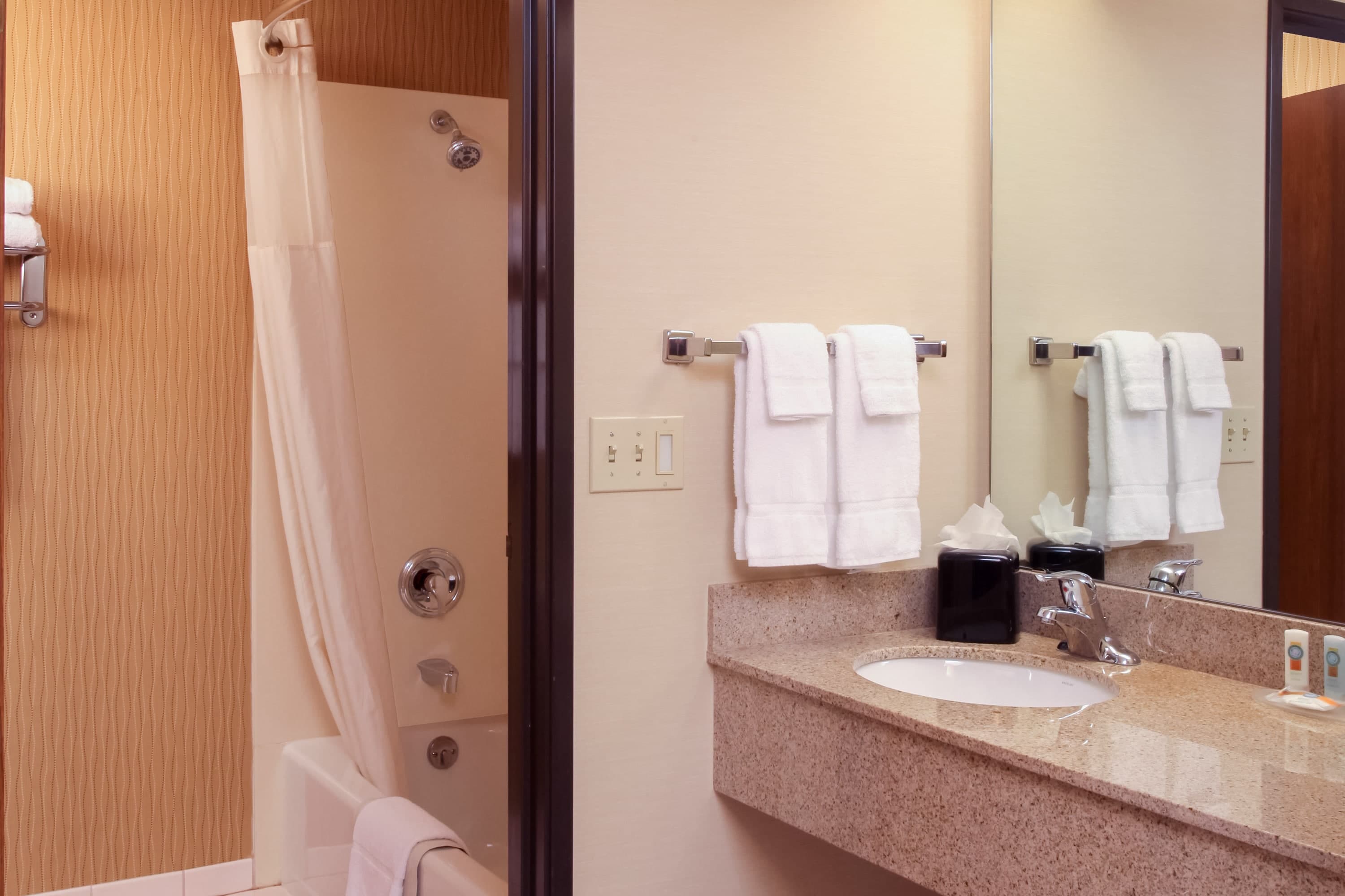 Quality Inn Oakwood - Image 5