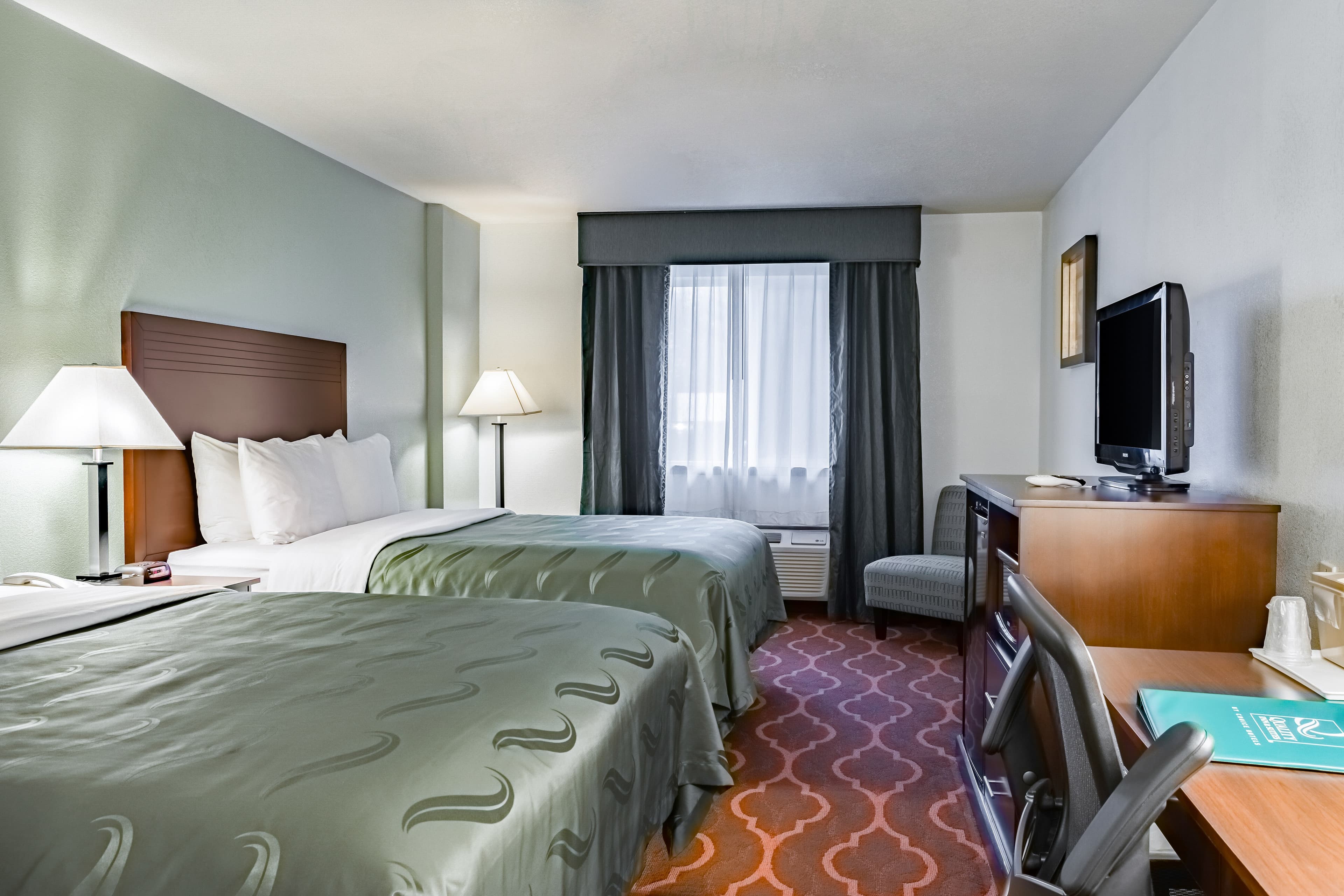Quality Inn & Suites Vancouver North - Image 5