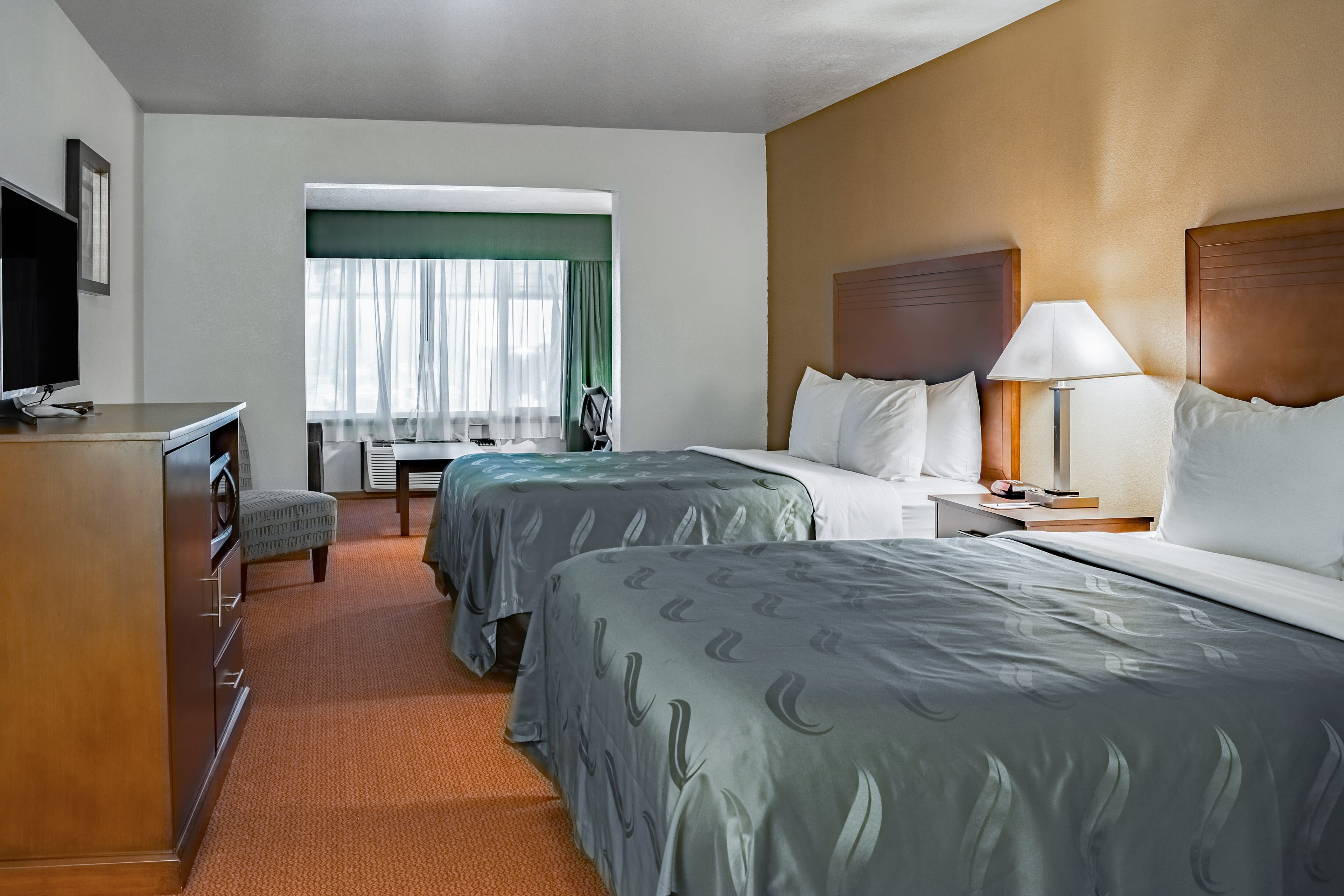 Quality Inn & Suites Vancouver North — 14