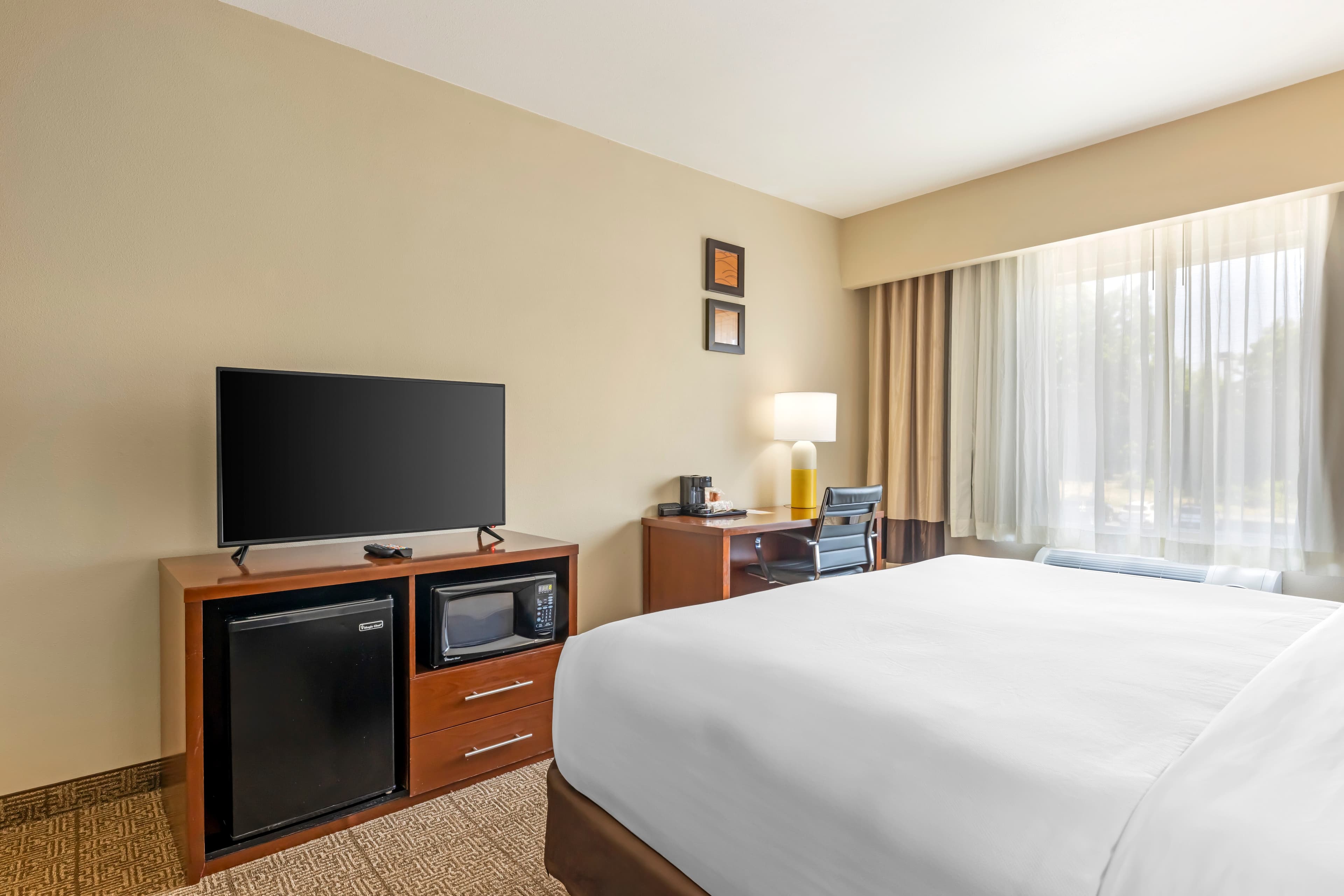 Comfort Suites Near Vancouver Mall — 7