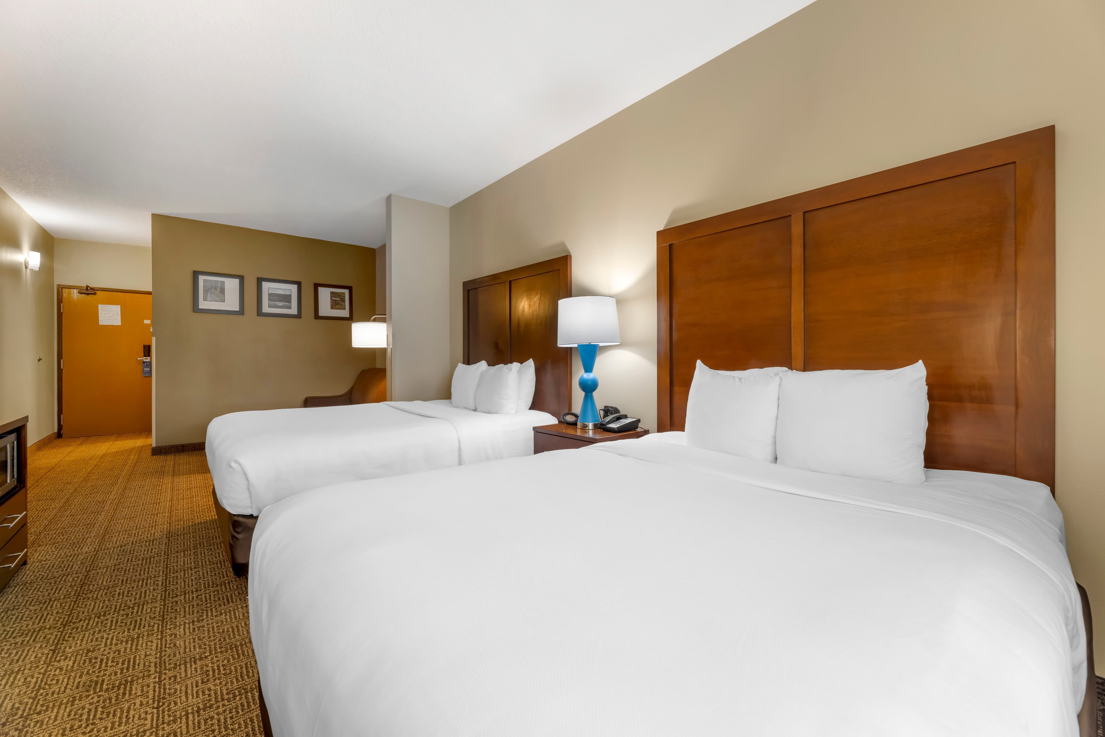 Comfort Suites Near Vancouver Mall — 17