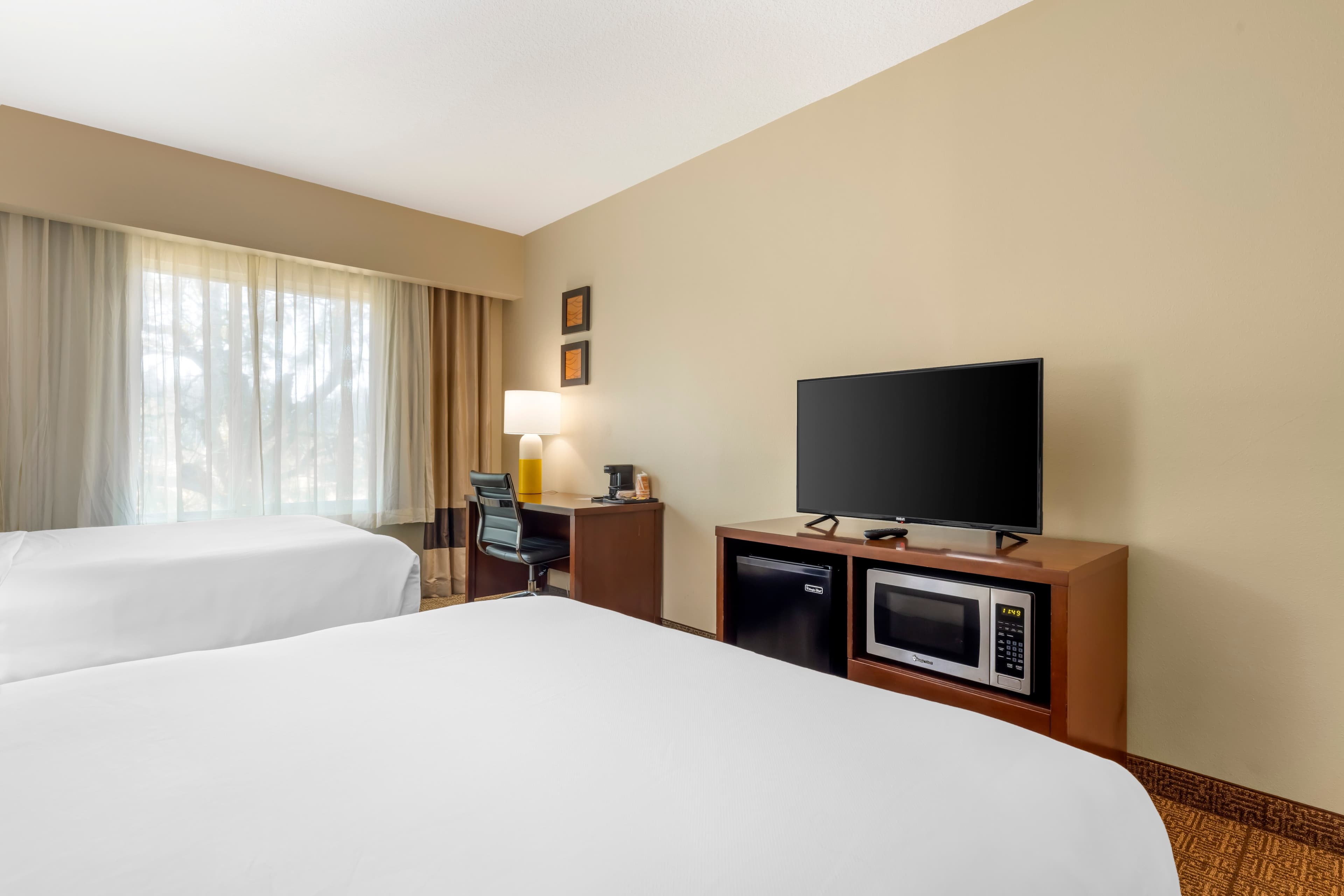 Comfort Suites Near Vancouver Mall — 19