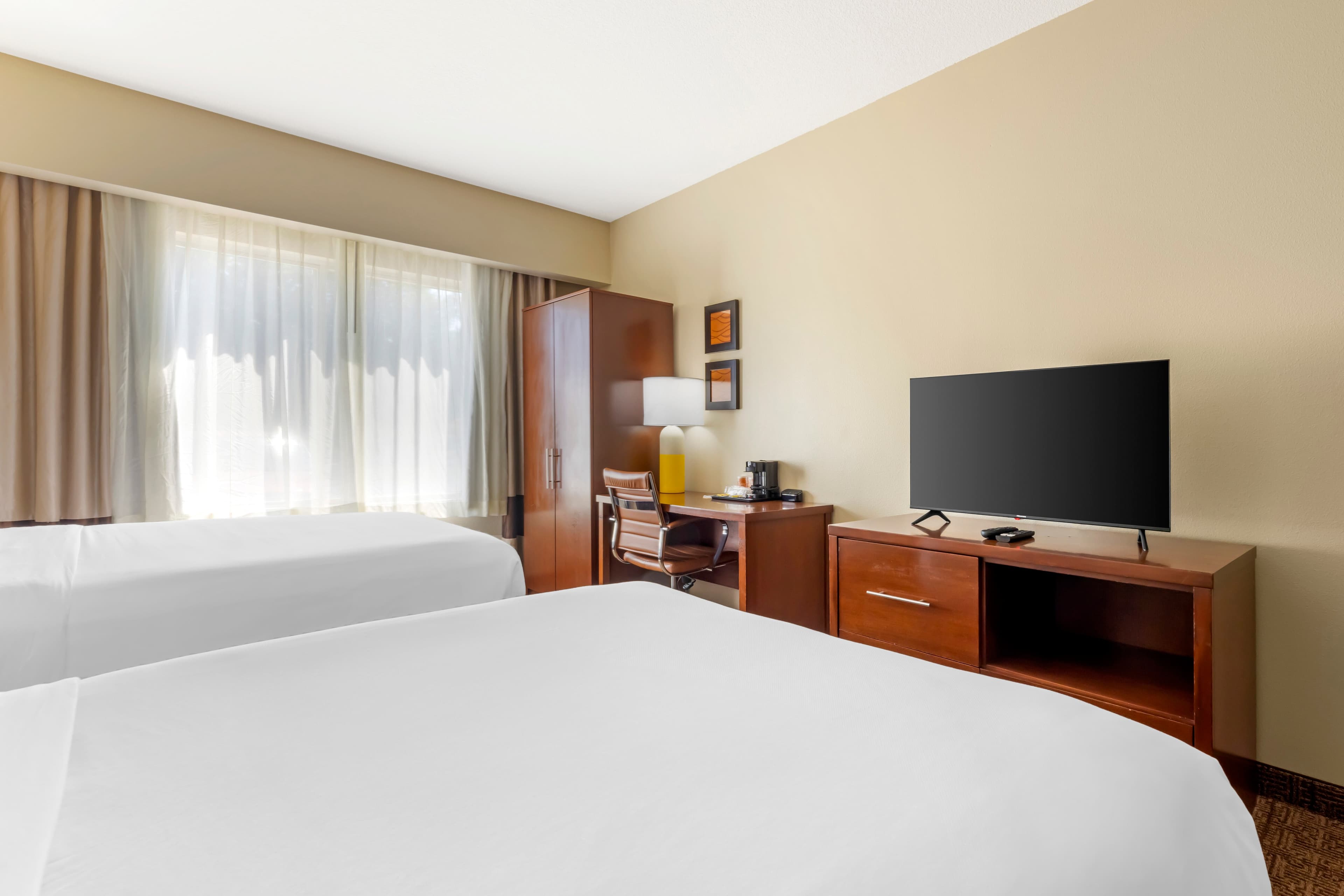 Comfort Suites Near Vancouver Mall — 22