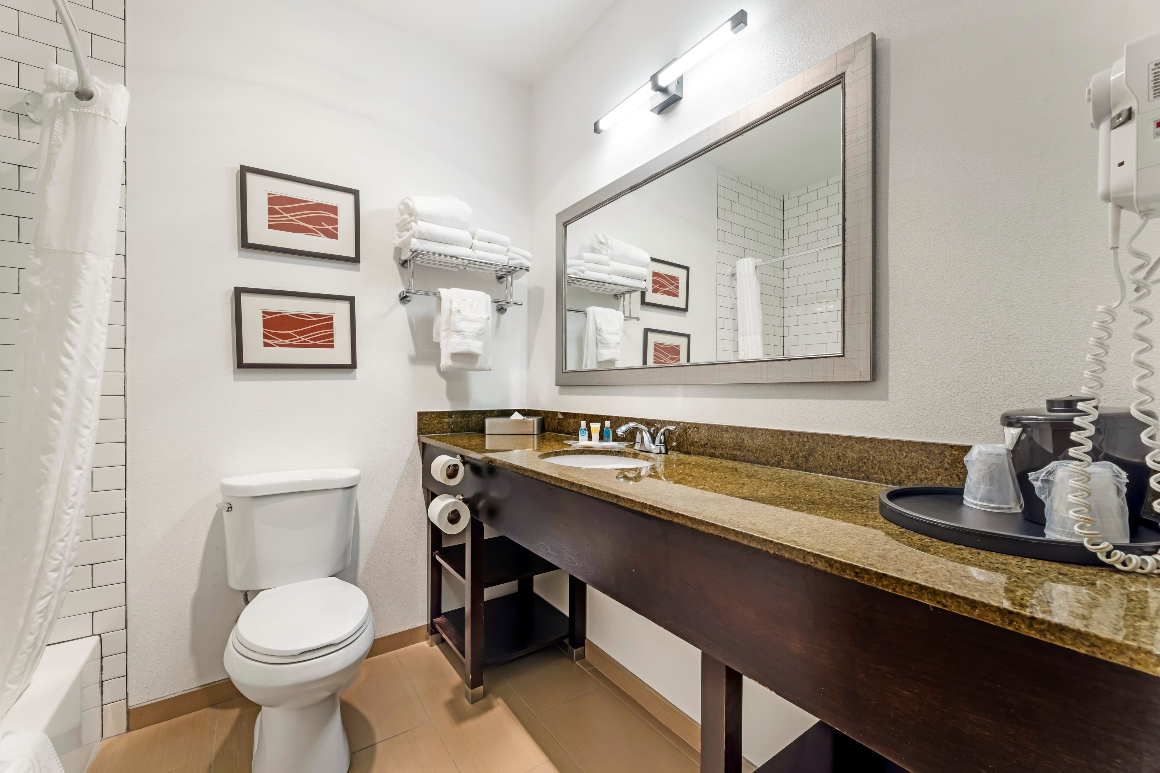 Comfort Suites Near Vancouver Mall — 28