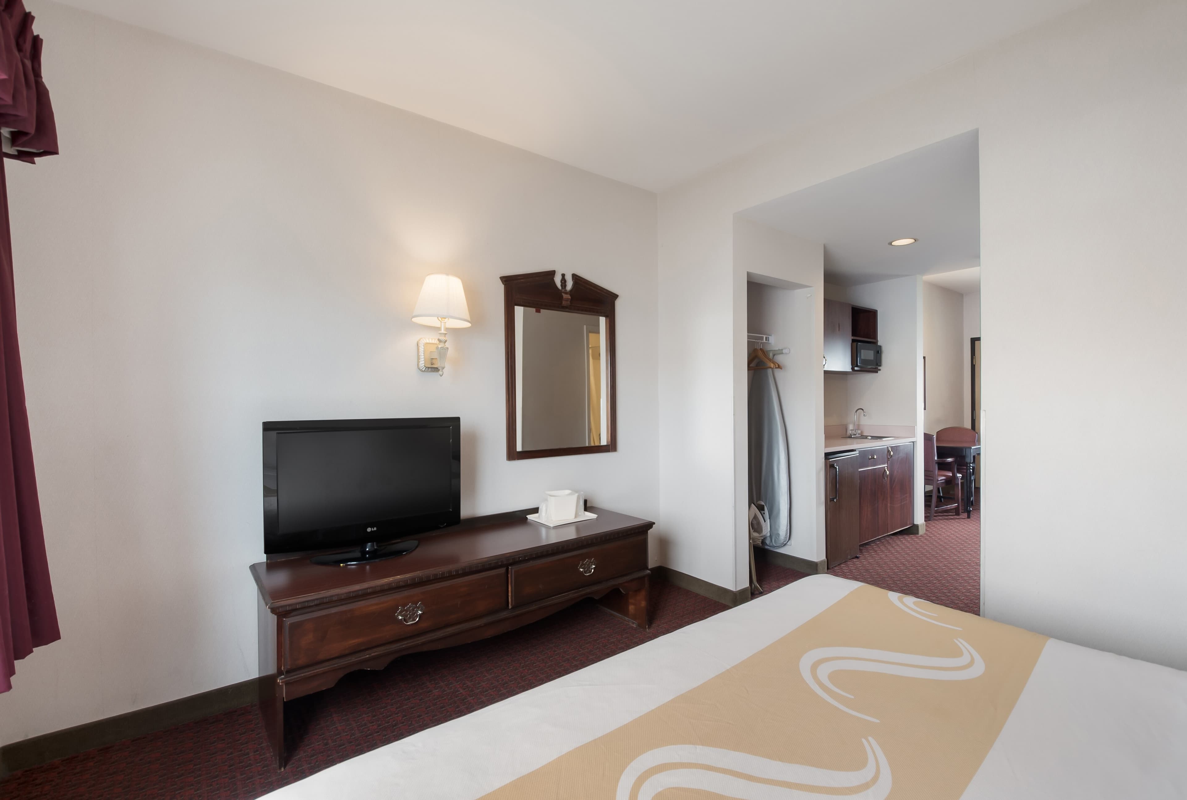 Quality Inn Grand Suites Bellingham - Image 3