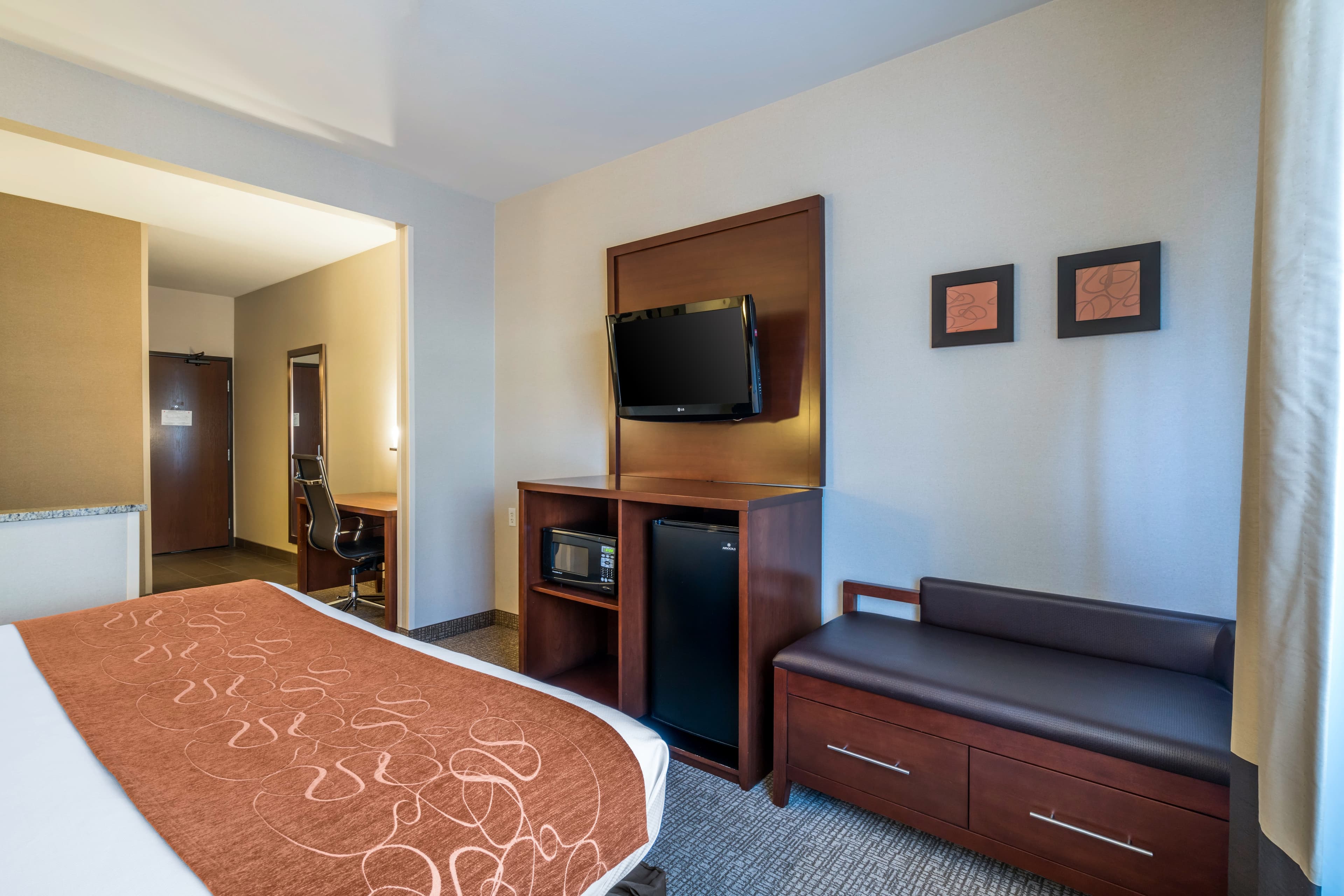 Comfort Suites Yakima - Image 4
