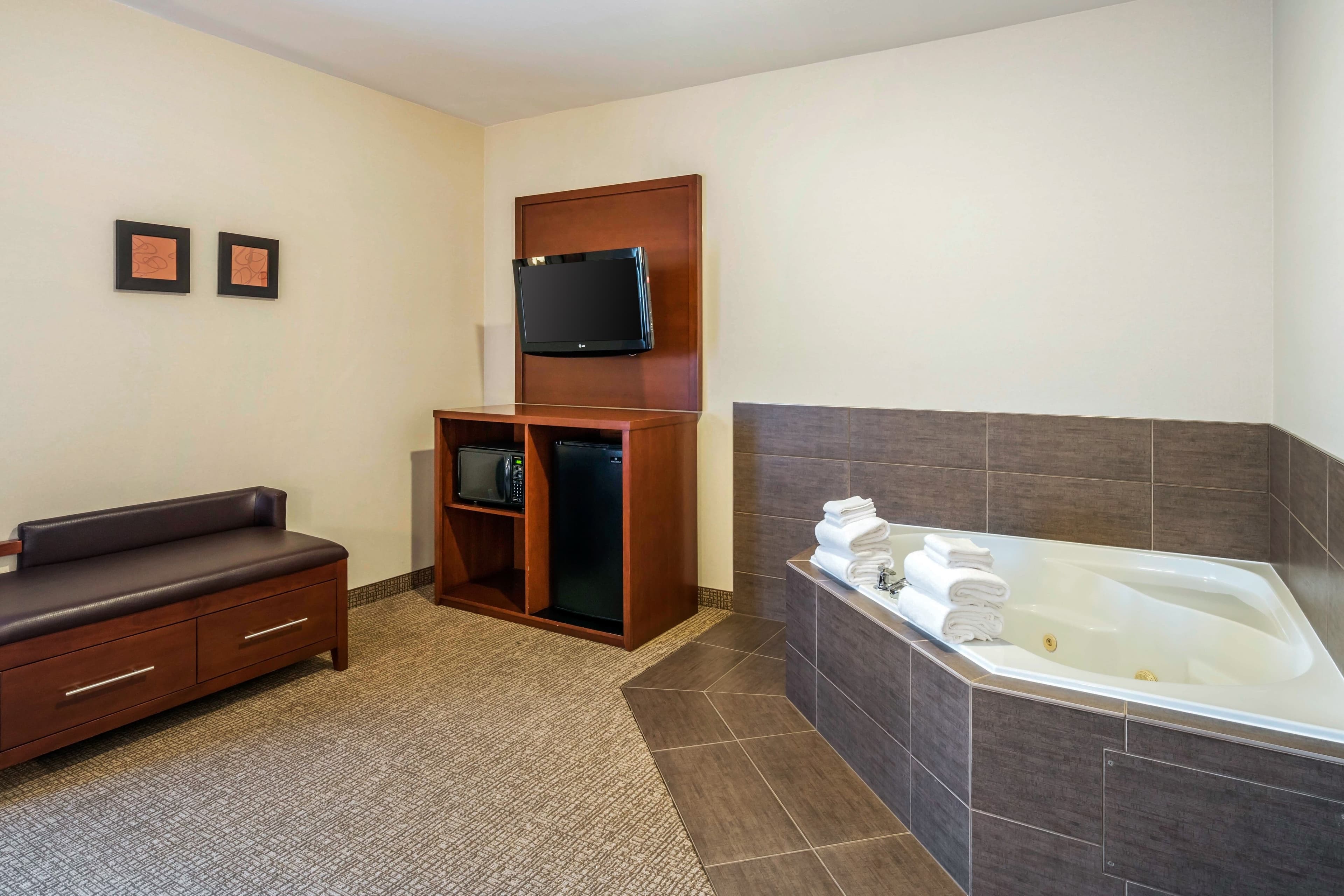 Comfort Suites Yakima — 12