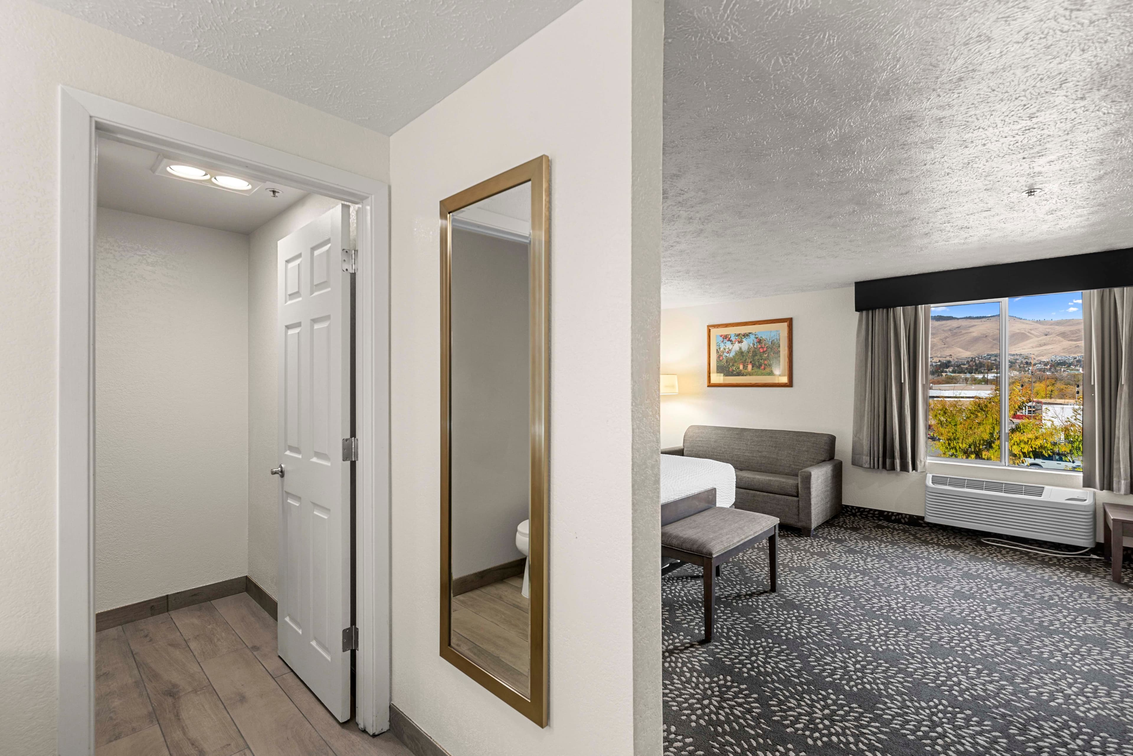 Clarion Pointe Wenatchee — 13