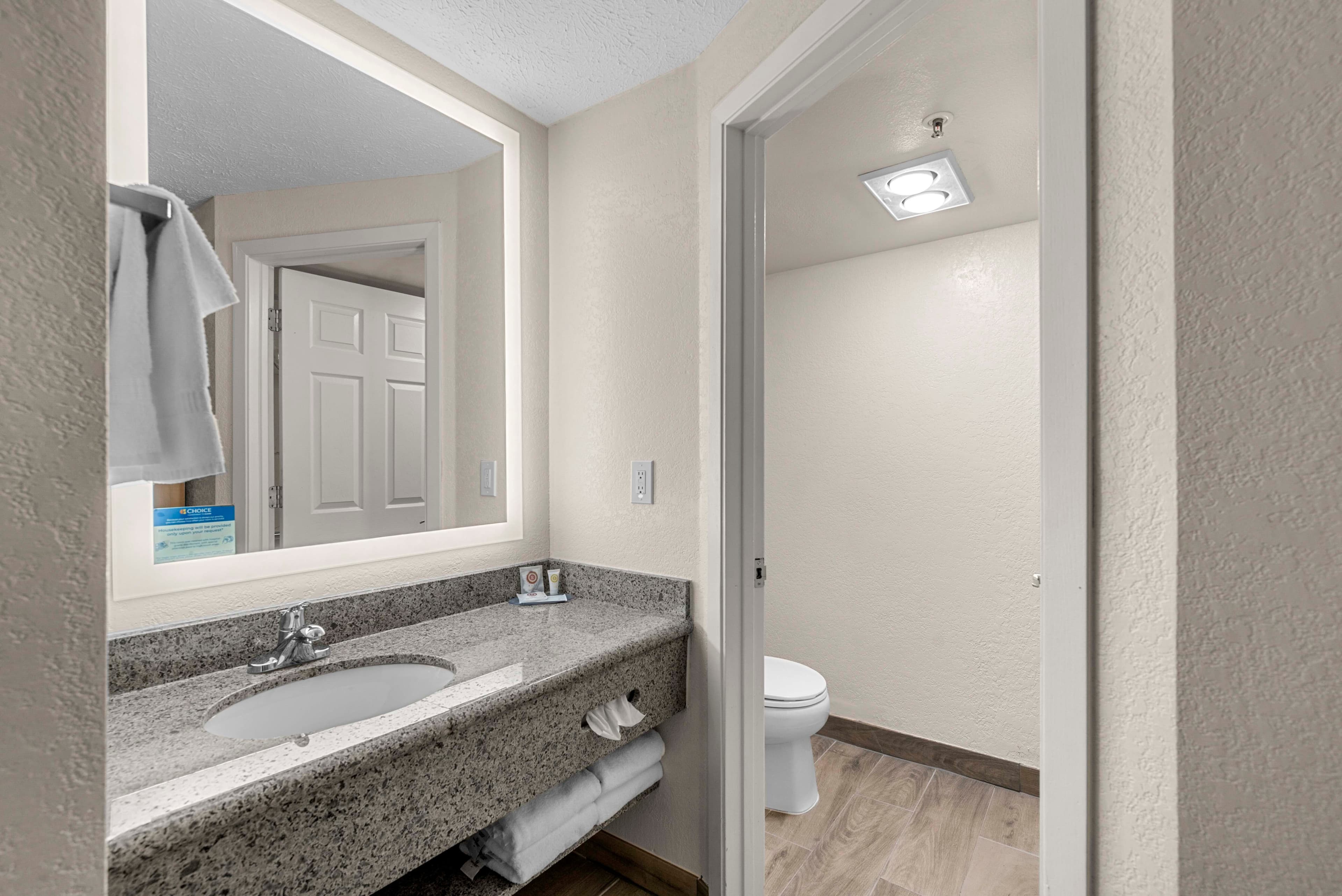 Clarion Pointe Wenatchee — 11