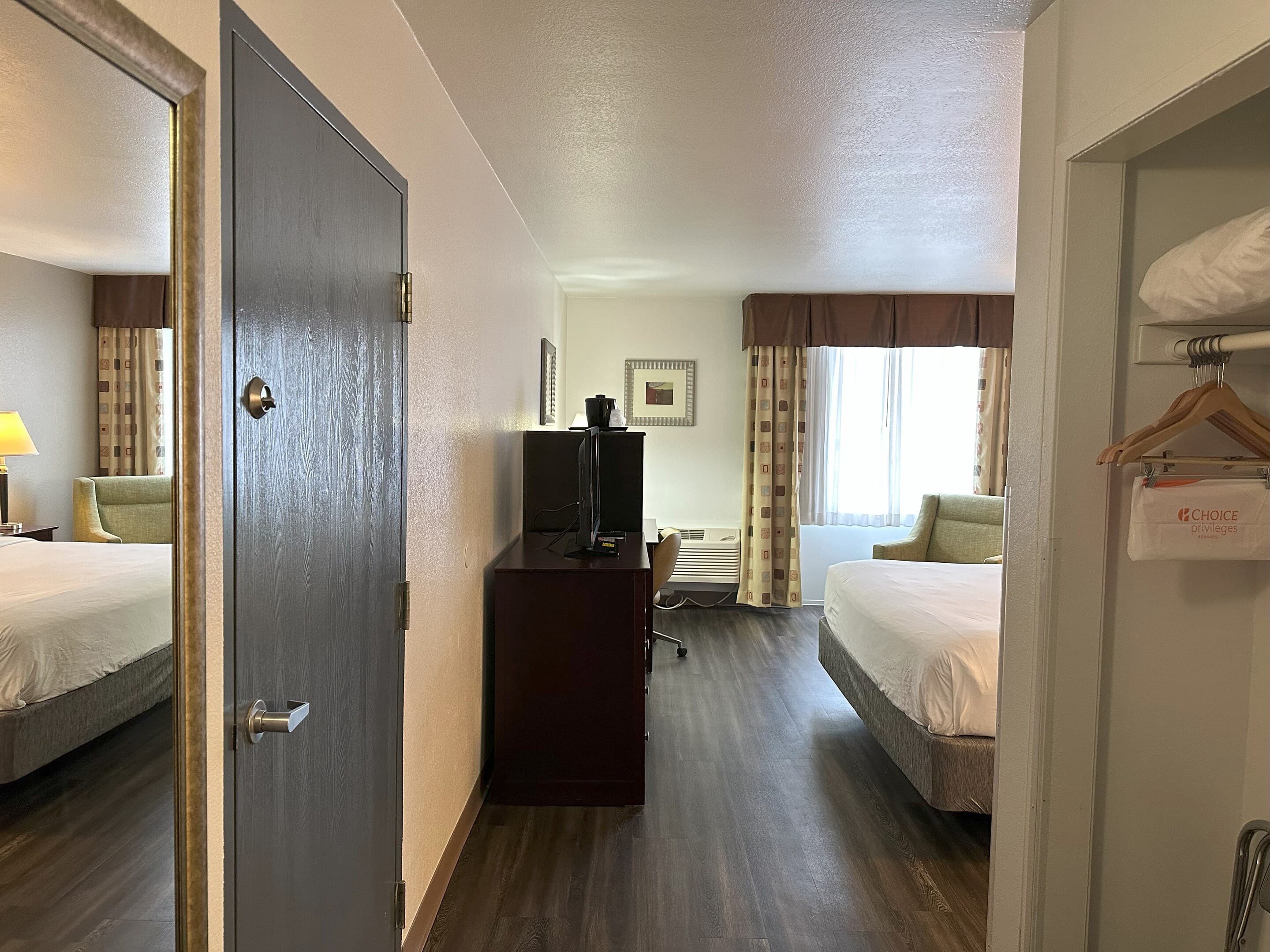 Quality Inn & Suites Everett - Image 3