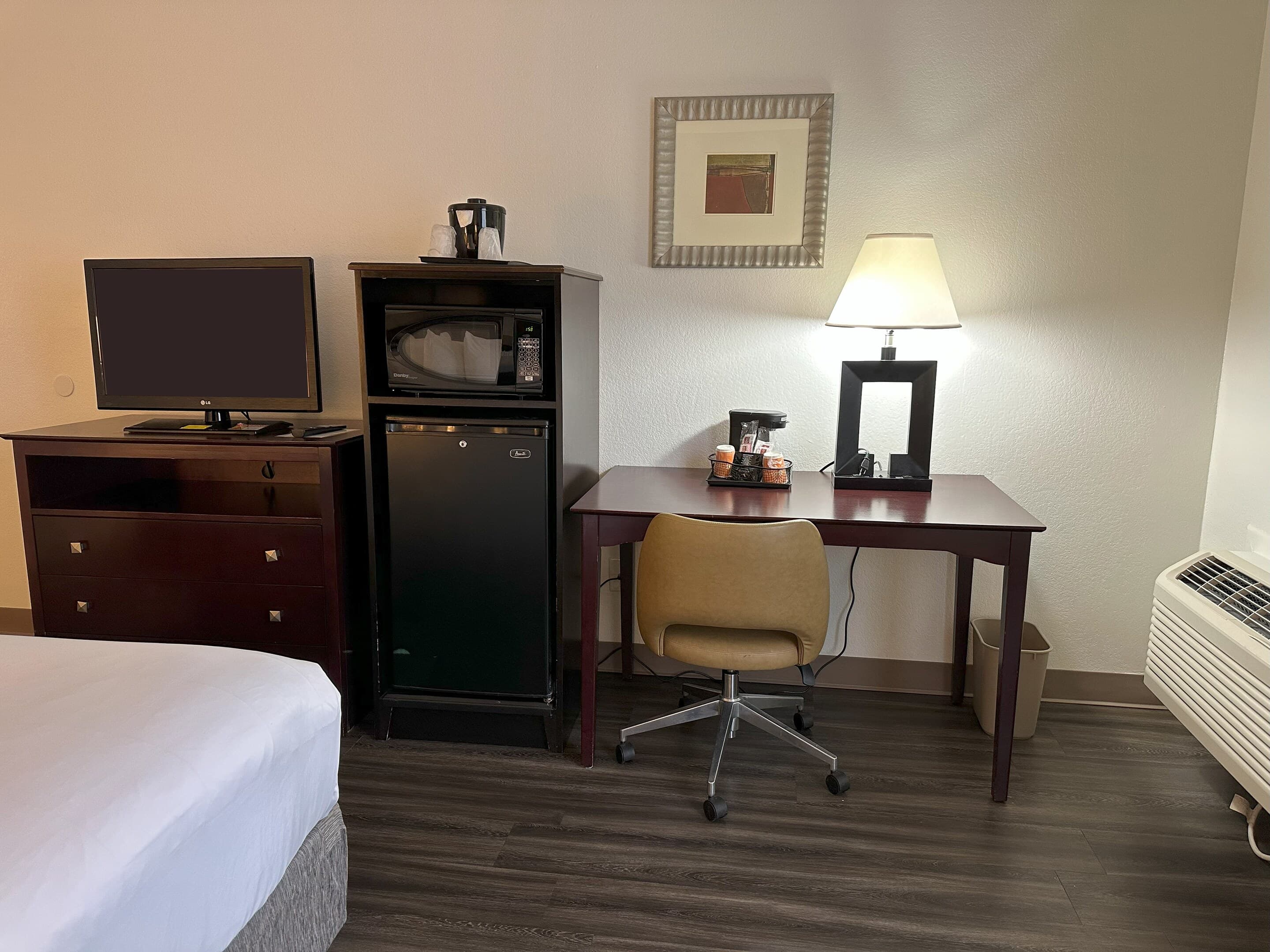 Quality Inn & Suites Everett - Image 5