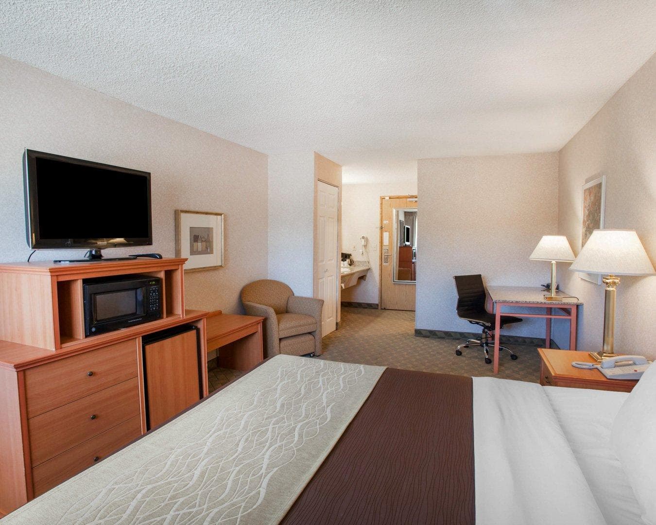 Quality Inn Kirkland - Image 4