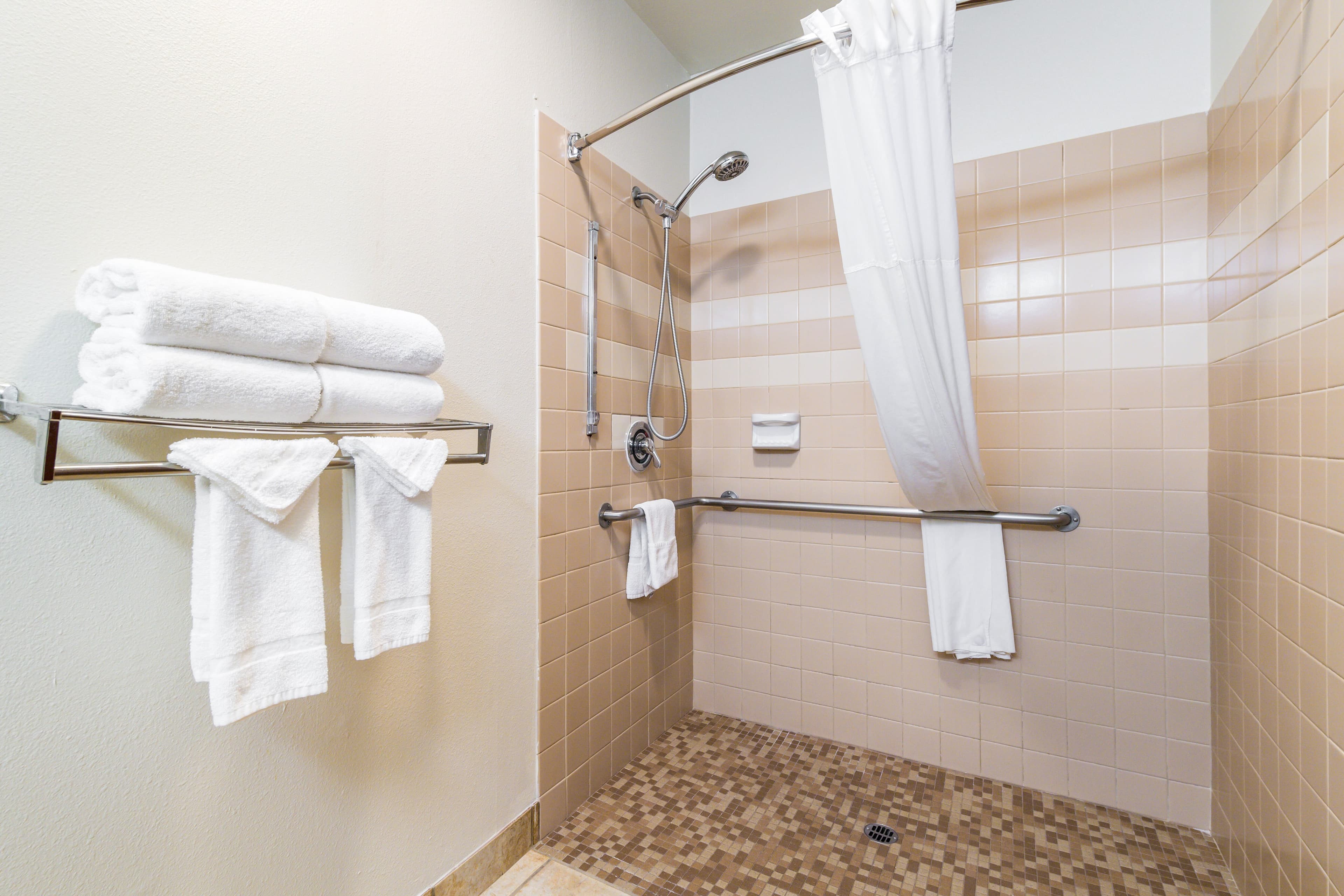 Quality Inn & Suites Lacey Olympia — 8