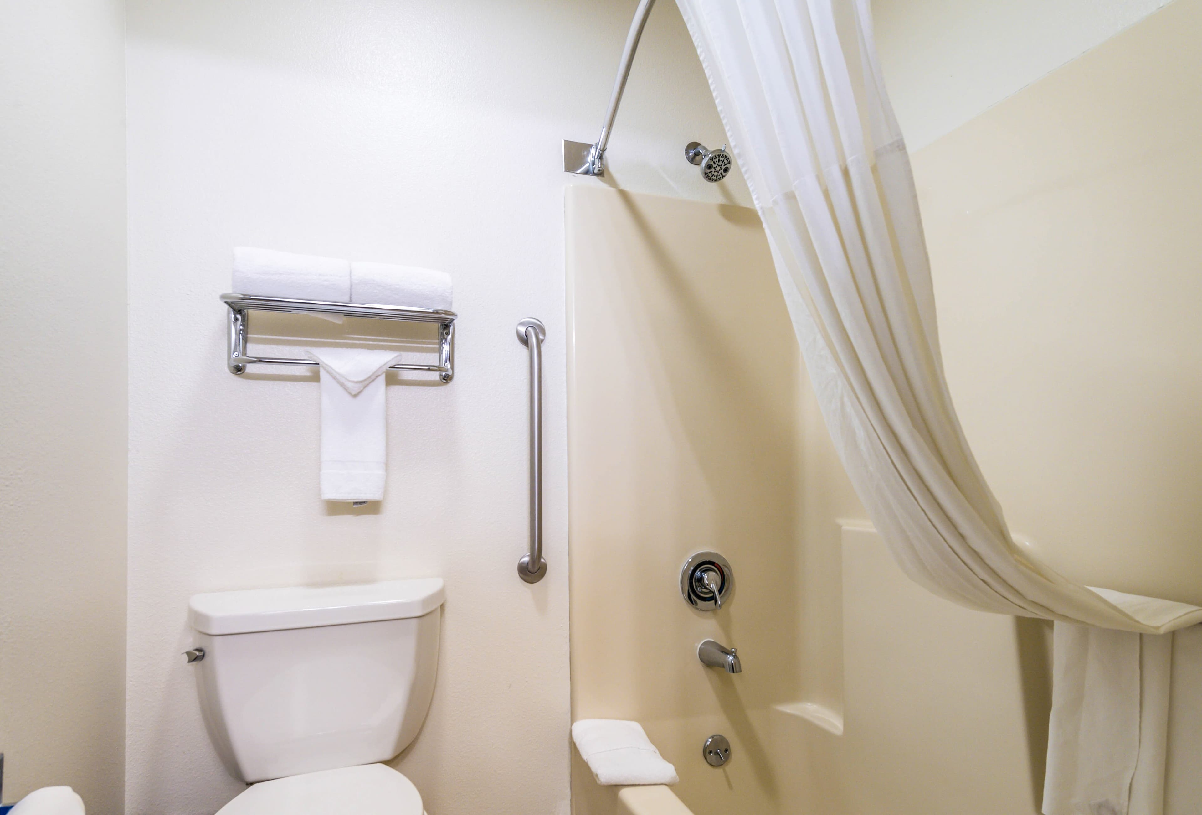 Quality Inn & Suites Lacey Olympia - Image 5