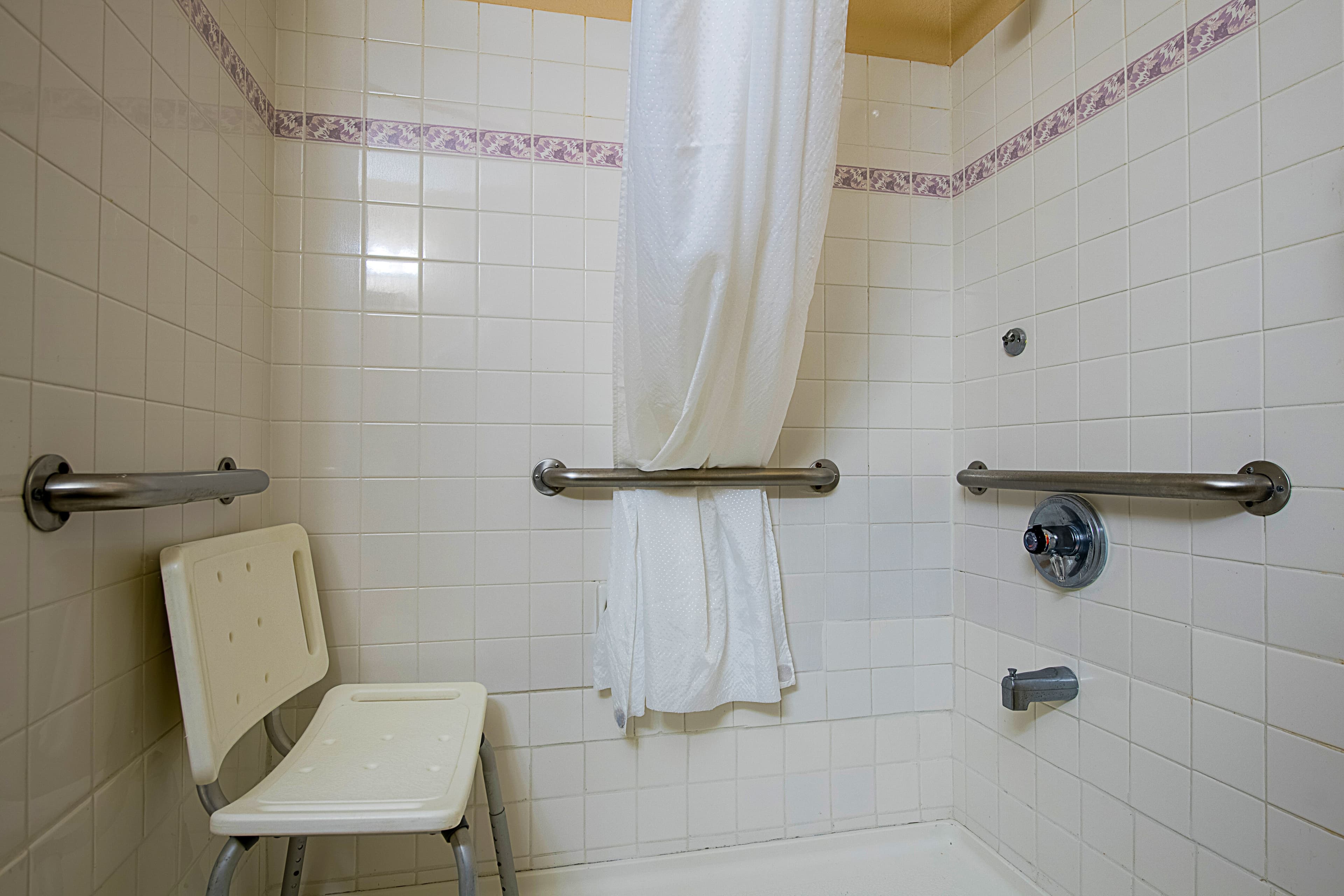 Econo Lodge Buckley Bonney Lake - Image 5