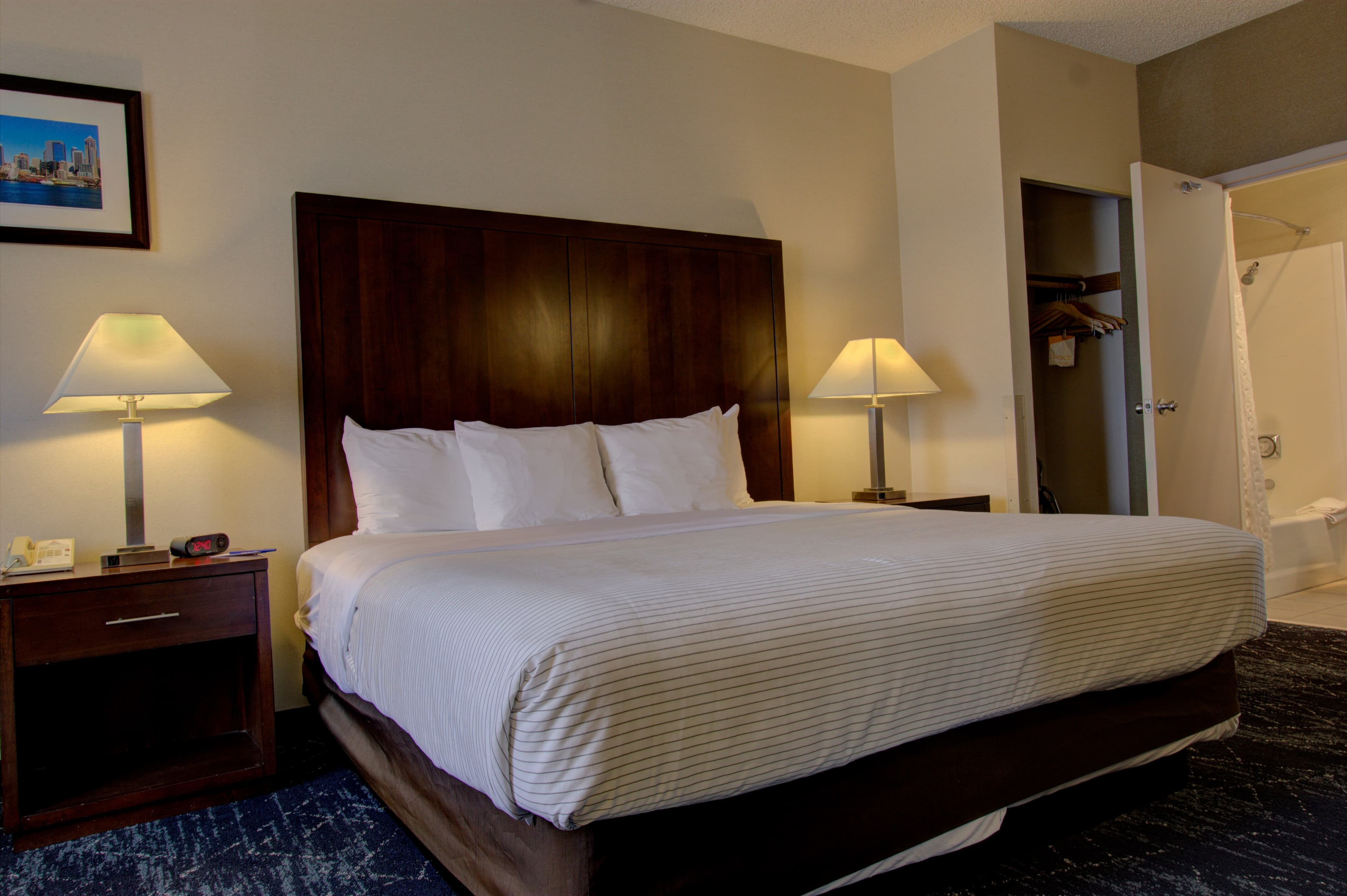 Comfort Inn & Suites Seattle North - Image 2