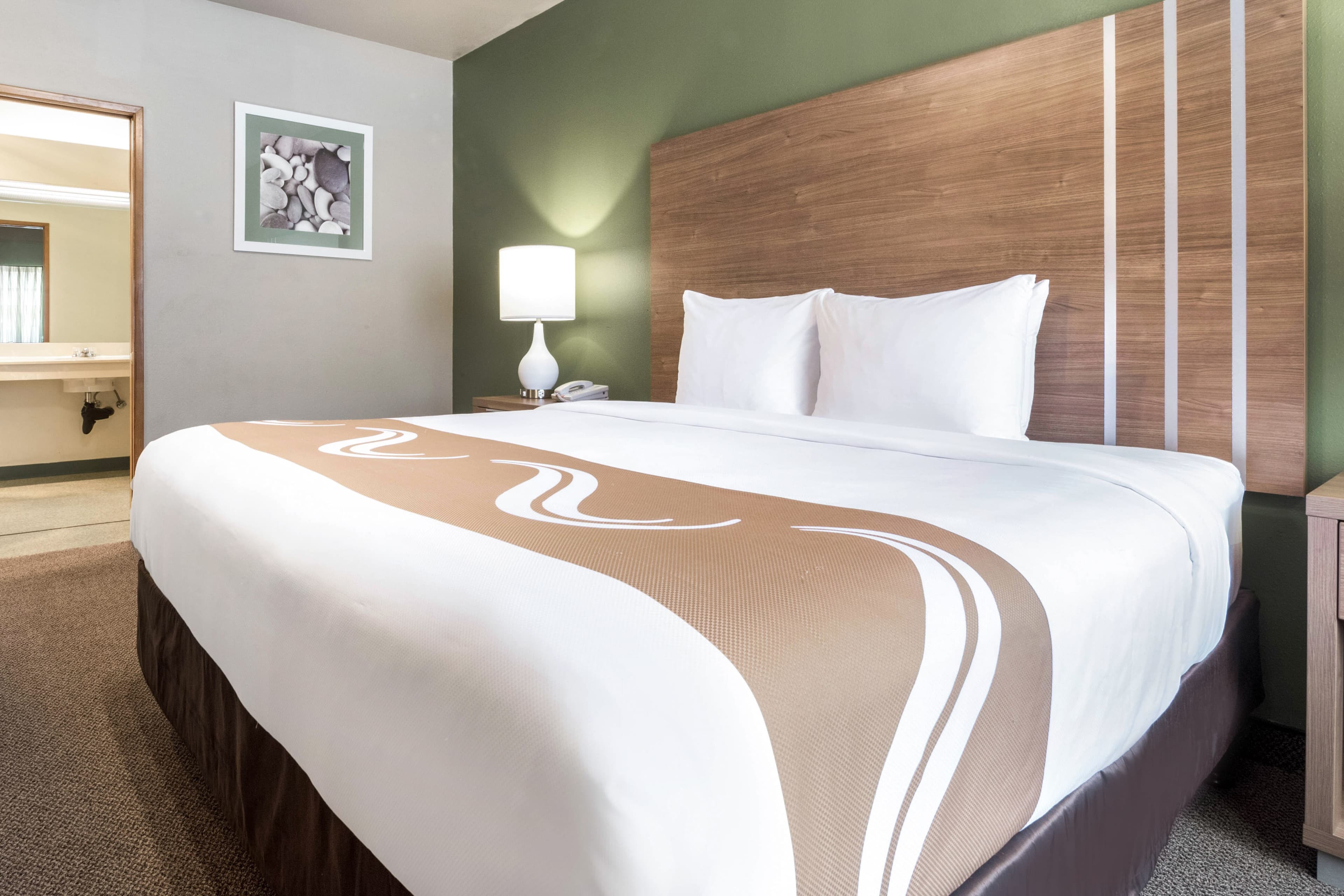Quality Inn & Suites Bainbridge Island - Image 1